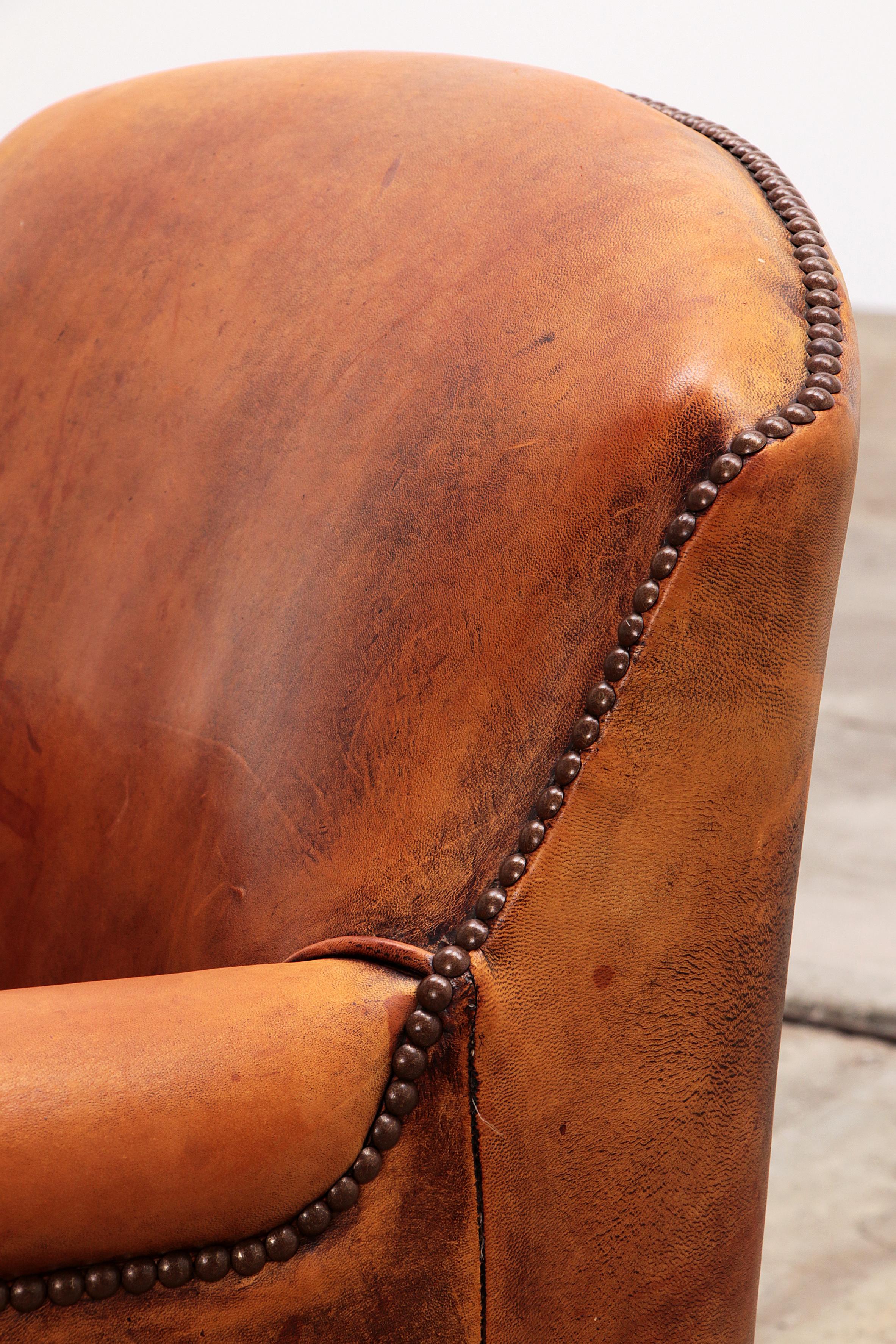 Vintage club armchair made of sheepskin with a beautiful patina, 1970 Netherland For Sale 6