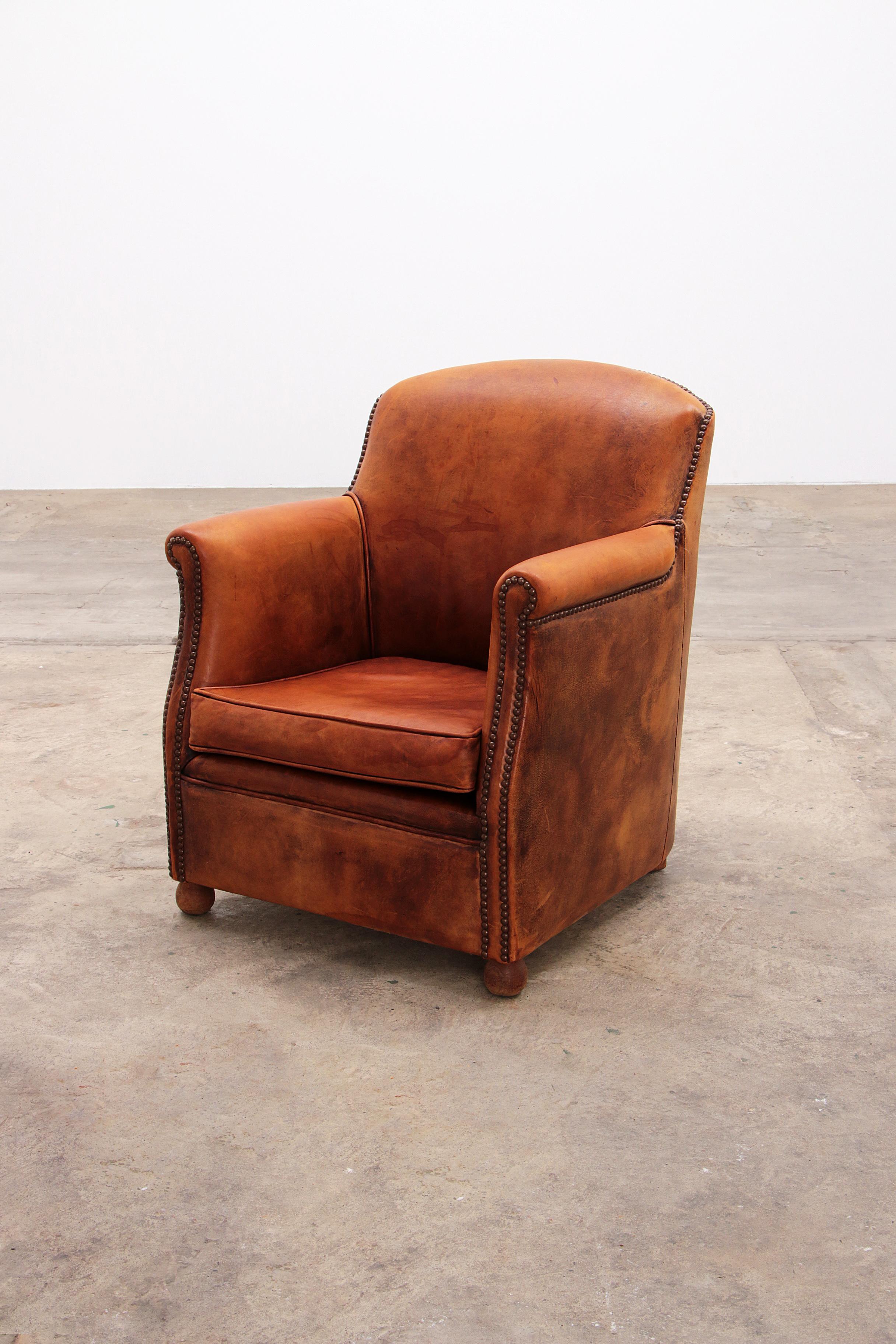 Vintage club armchair made of sheepskin with a beautiful patina, 1970 Netherlands





Beautiful sheepskin armchair from the Netherlands, most likely produced in the 1970s.



The leather is of good quality and has retained its beautiful warm, deep
