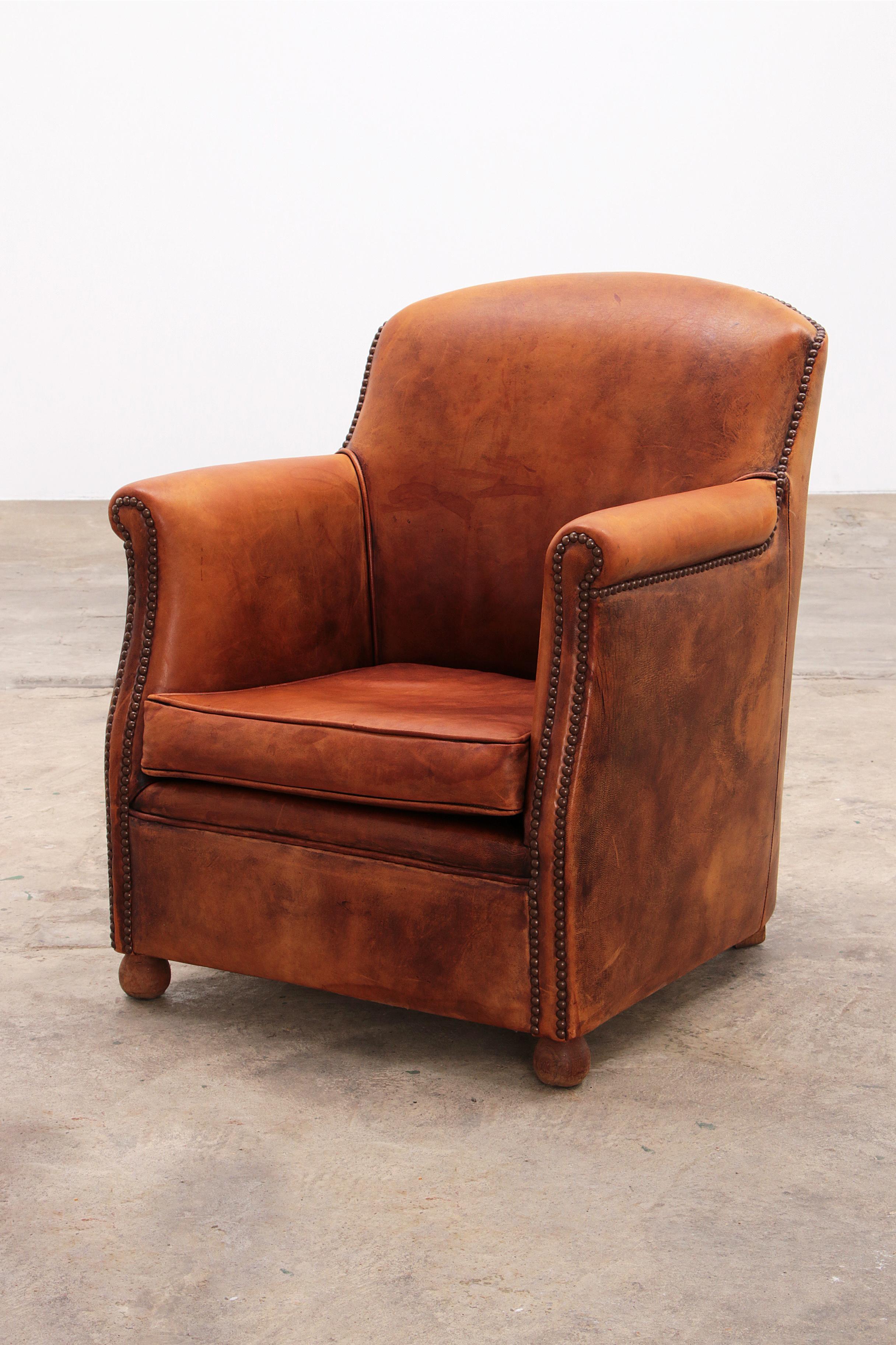 Mid-Century Modern Vintage club armchair made of sheepskin with a beautiful patina, 1970 Netherland For Sale