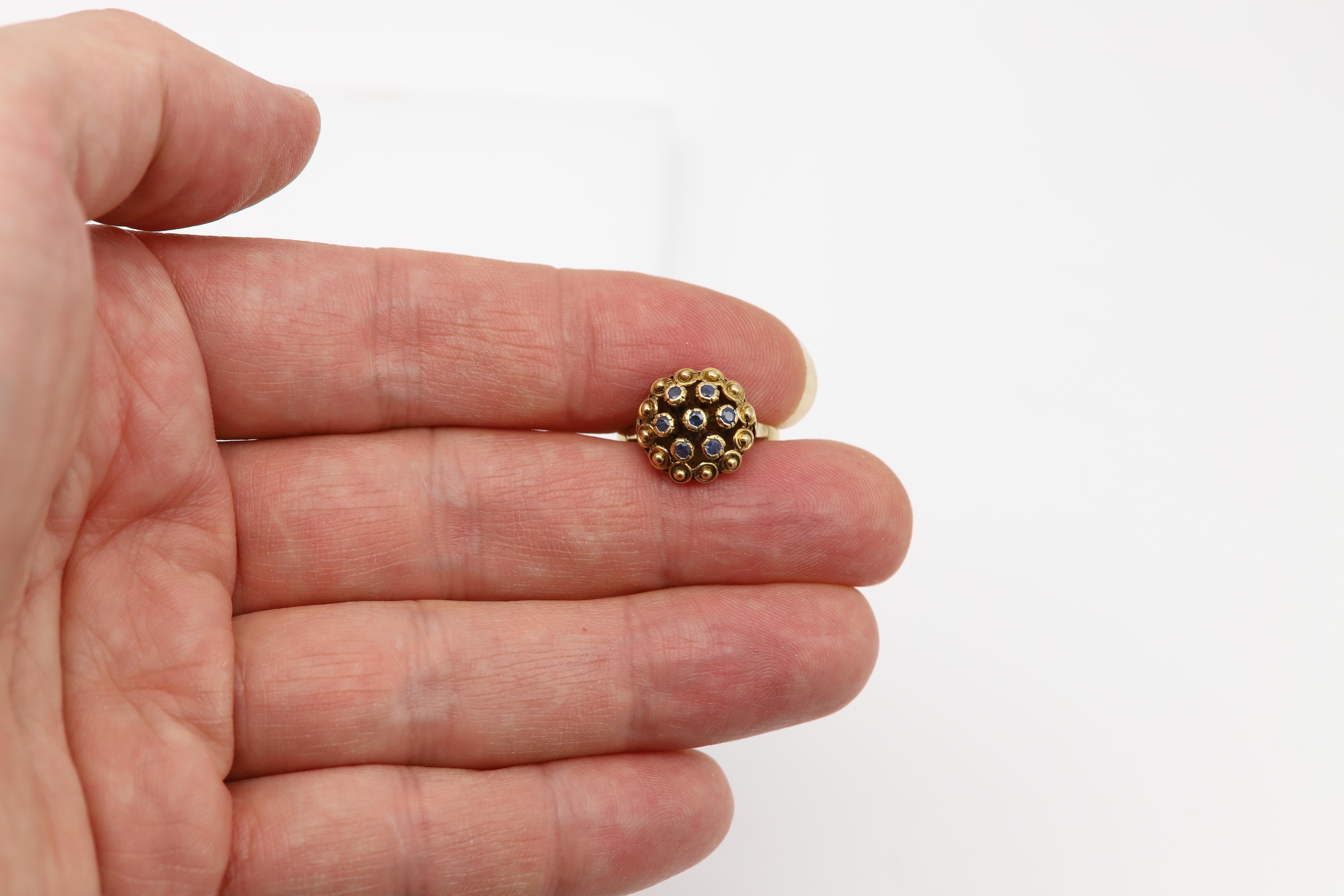 Women's Vintage Cluster Sapphire Ring 18 Karat Yellow Gold Flower Design Dome Style For Sale