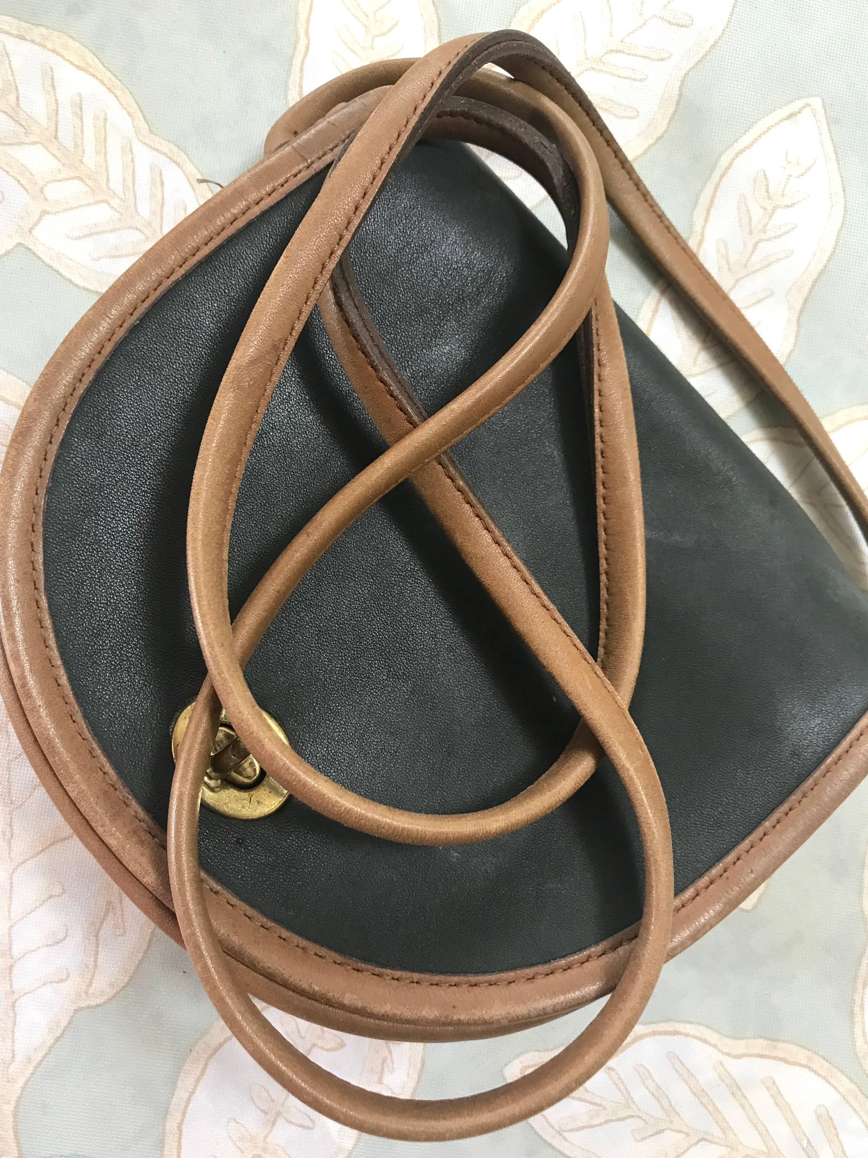 Vintage COACH genuine khaki and brown leather mini shoulder bag. For Sale 4