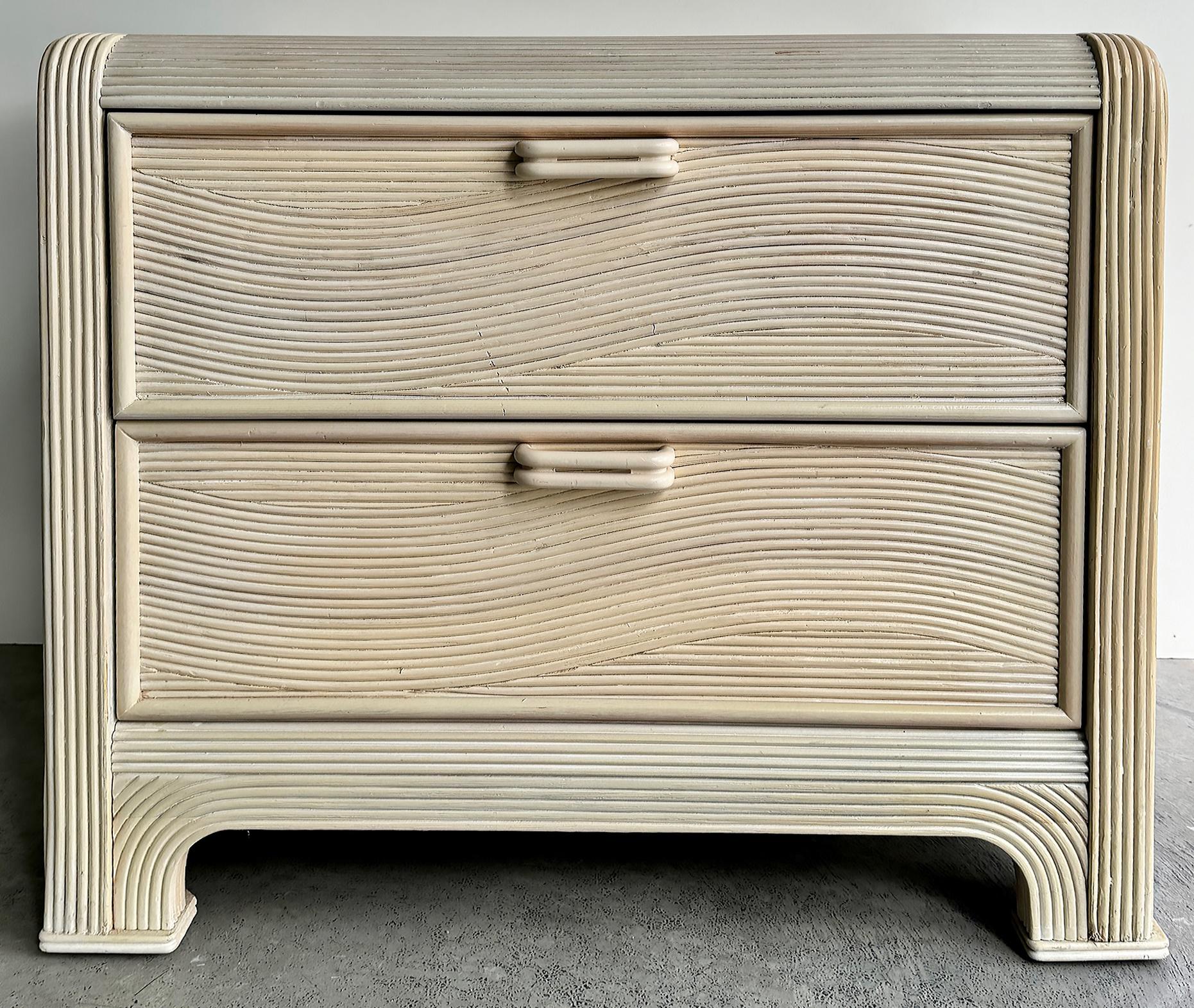 Vintage Coastal American Drew Pencil Reed Nightstands, Pair In Good Condition In Miami, FL