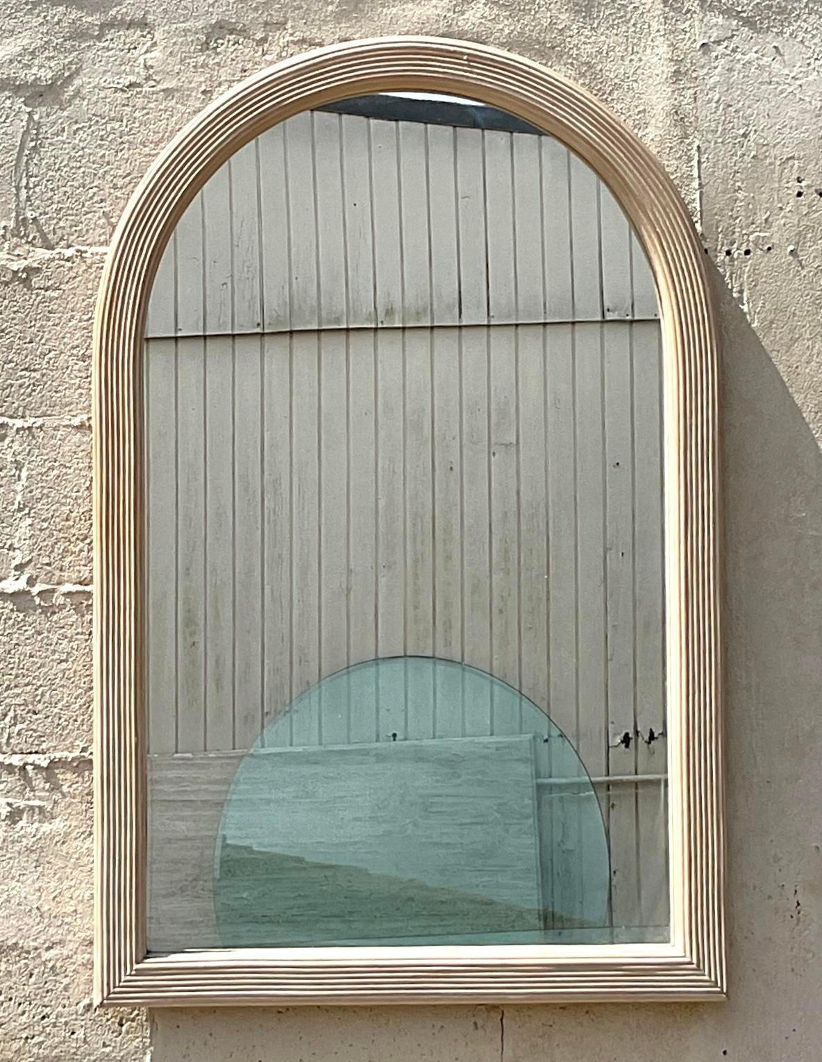 Vieux miroir côtier arqué crayon en roseau Bon état - En vente à West Palm Beach, FL