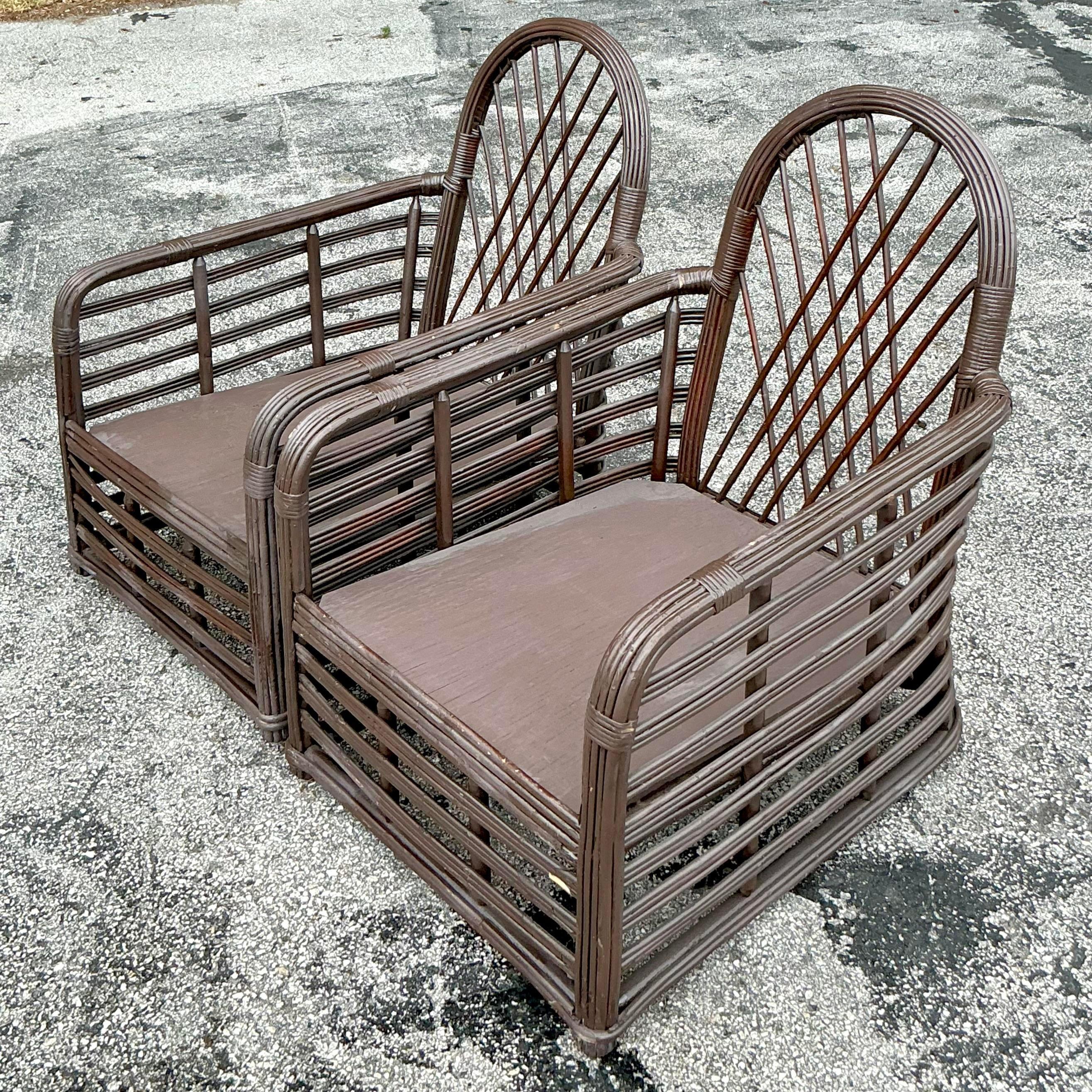 Philippin Chaises longues vintage en rotin arqué - une paire en vente