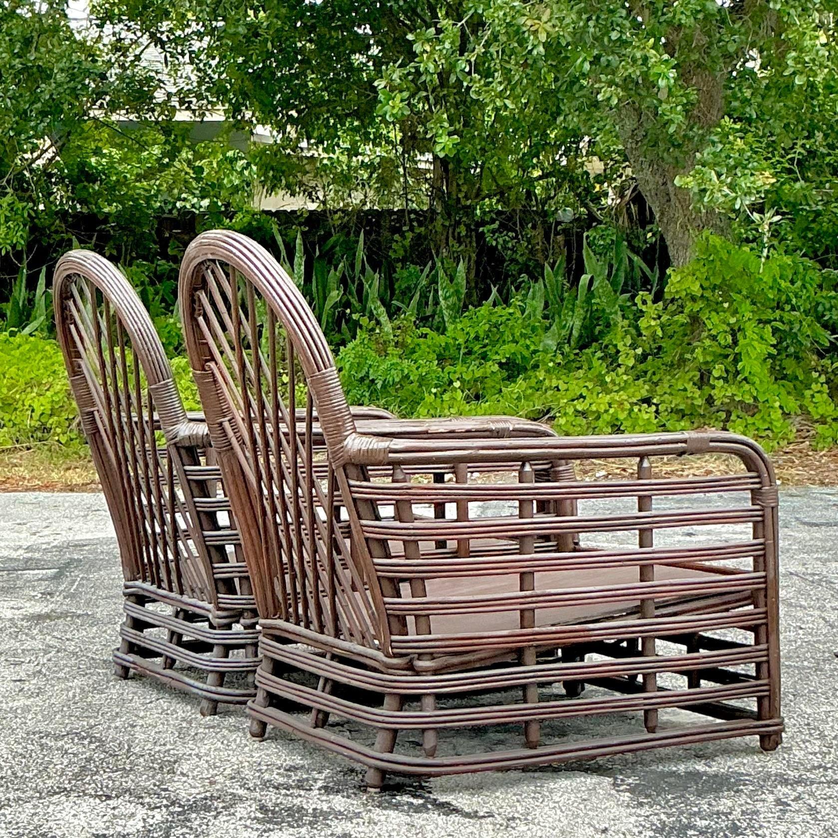 20ième siècle Chaises longues vintage en rotin arqué - une paire en vente
