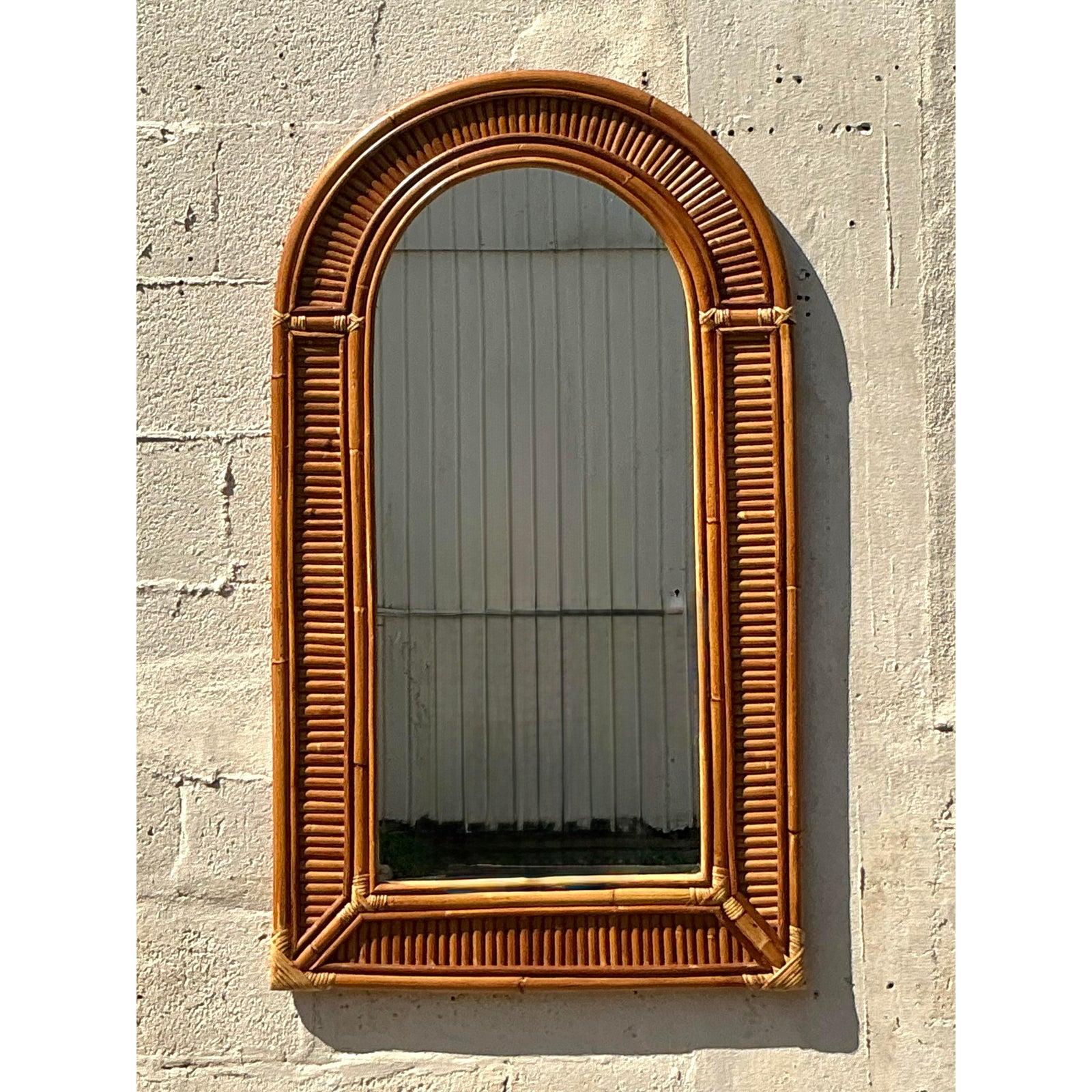 Specchio costiero ad arco in rattan vintage In condizioni buone in vendita a West Palm Beach, FL