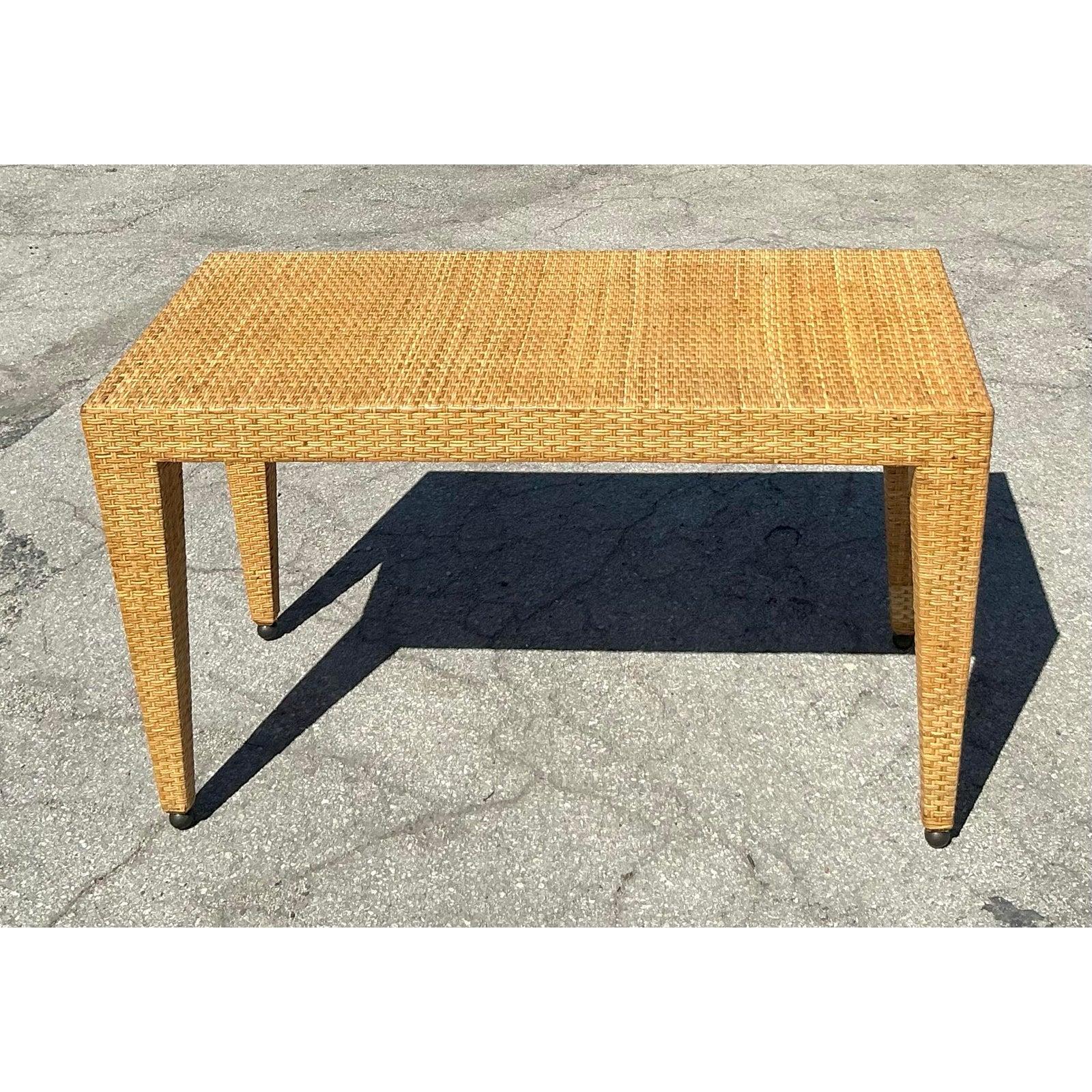 Consola baja Vintage Coastal Baker Milling Road de ratán tejido en venta 2