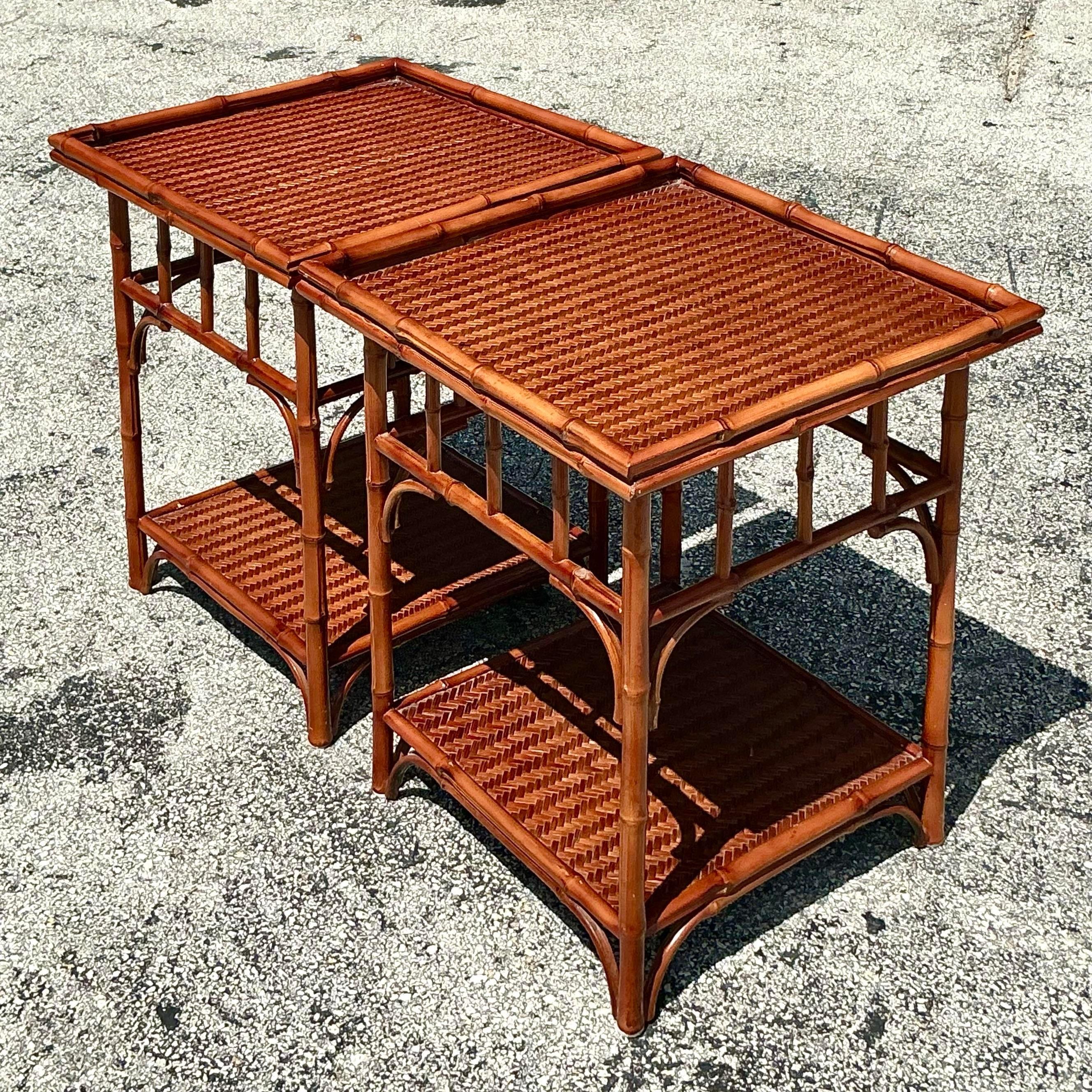 Tables d'appoint vintage en bambou et rotin tressé - une paire Bon état à west palm beach, FL