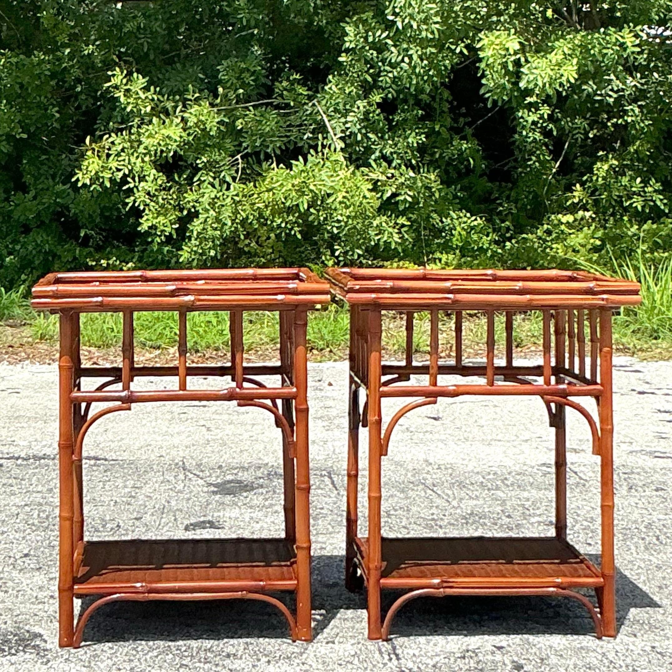 20ième siècle Tables d'appoint vintage en bambou et rotin tressé - une paire
