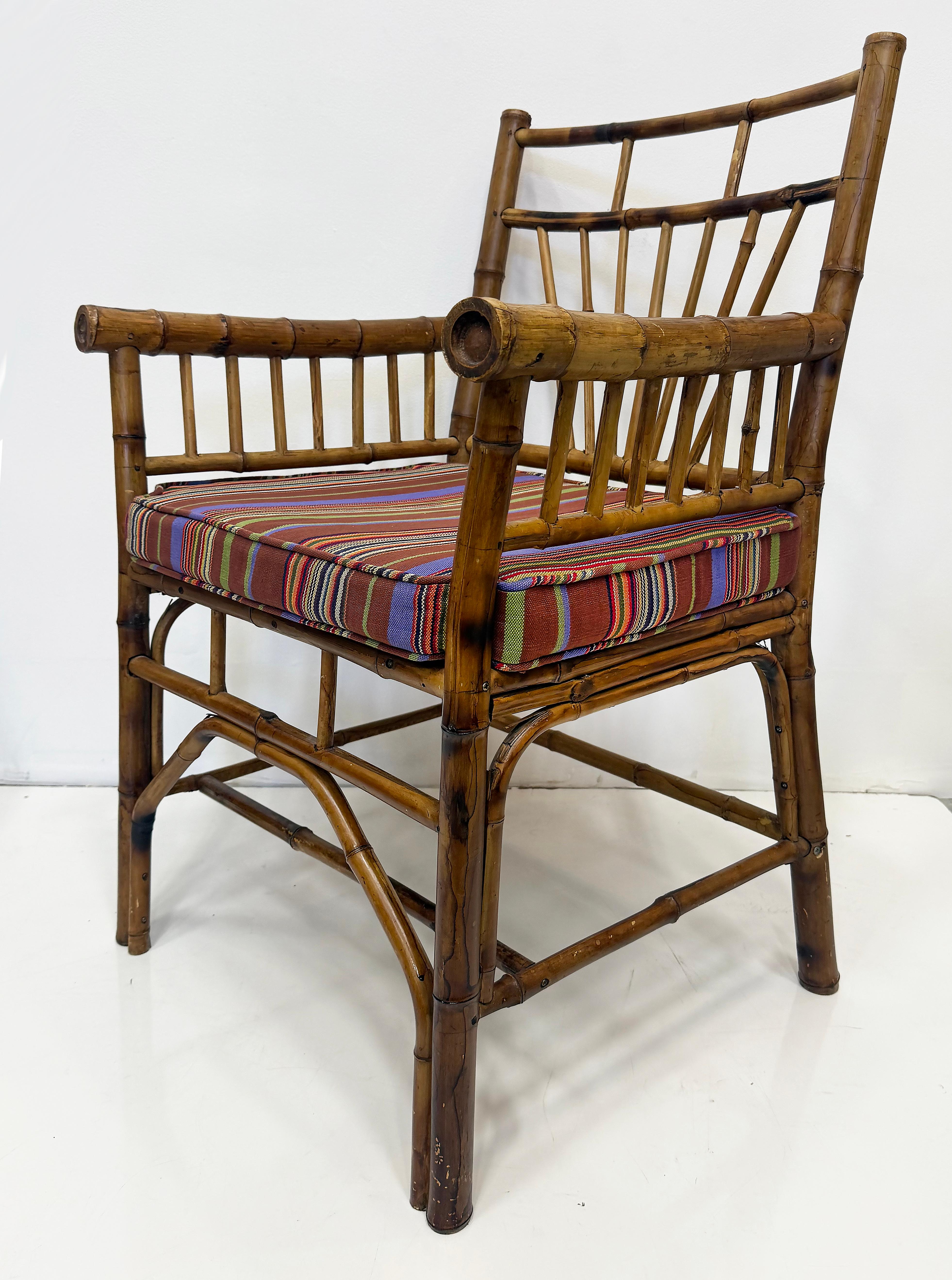 Paire de fauteuils vintage en bambou de la côte avec coussins libres en vente 5