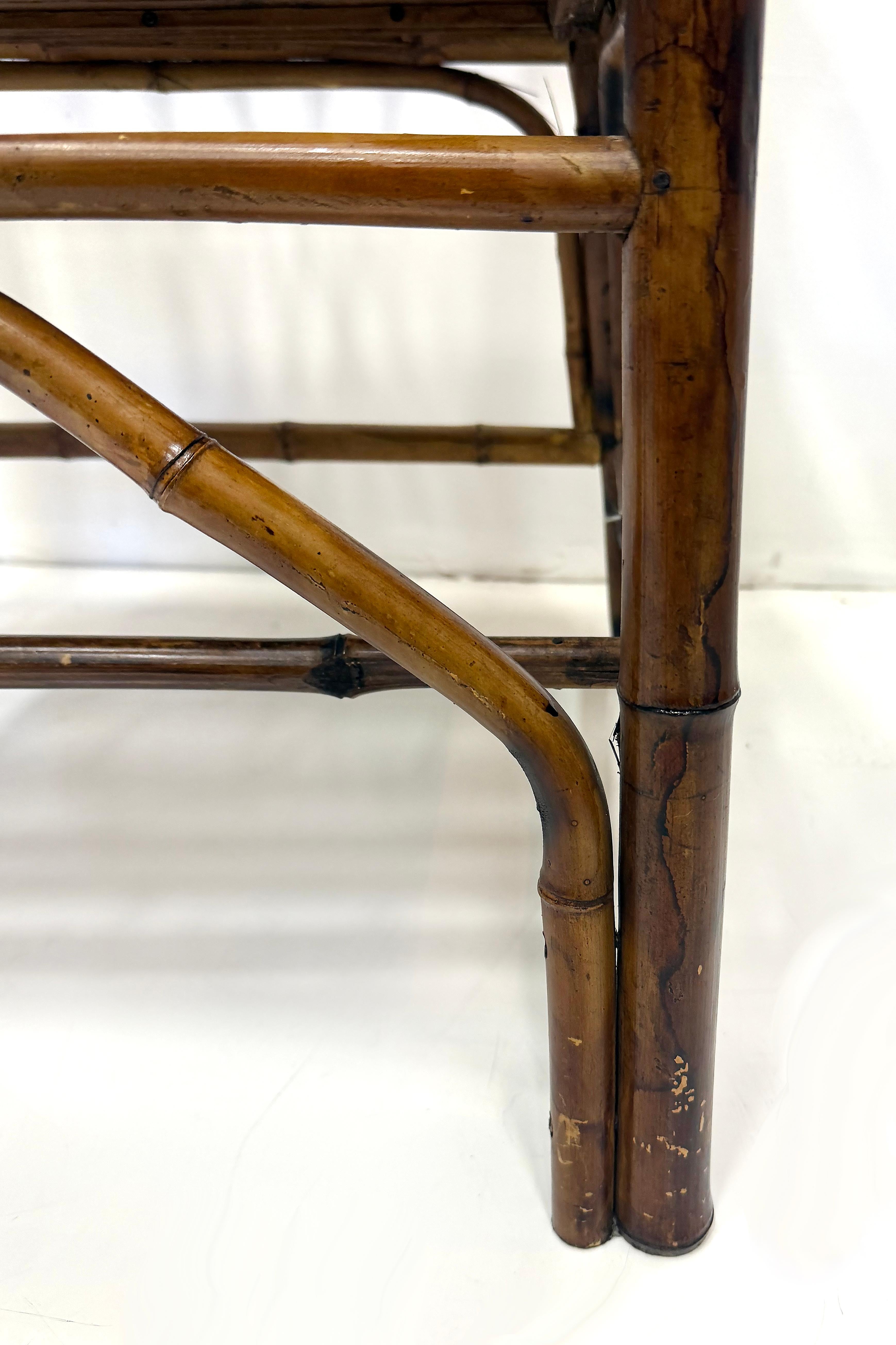 Paire de fauteuils vintage en bambou de la côte avec coussins libres en vente 10