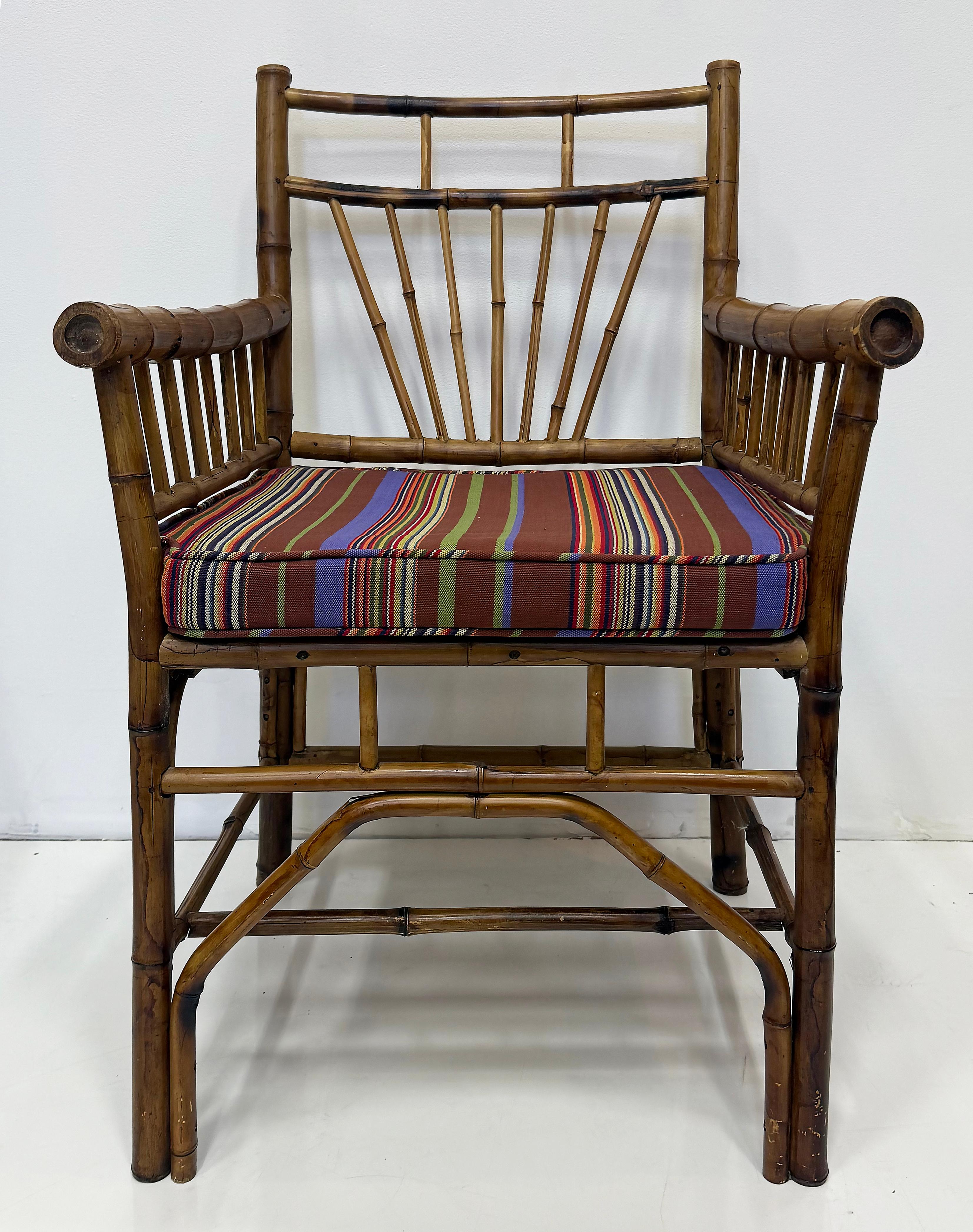 Paire de fauteuils vintage en bambou de la côte avec coussins libres Bon état - En vente à Miami, FL