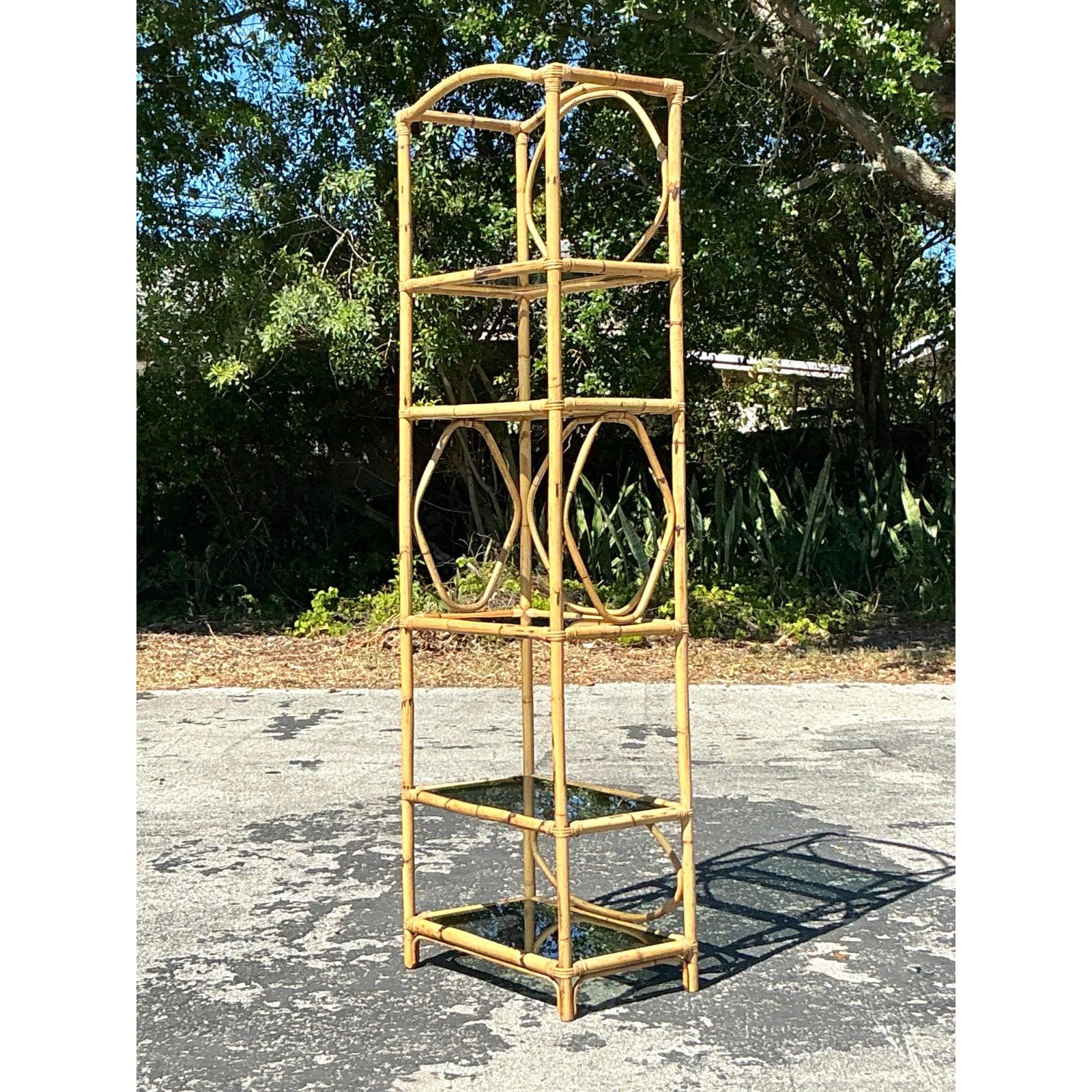 Vintage Coastal Bambus hohe Etagere, Vintage im Angebot 1