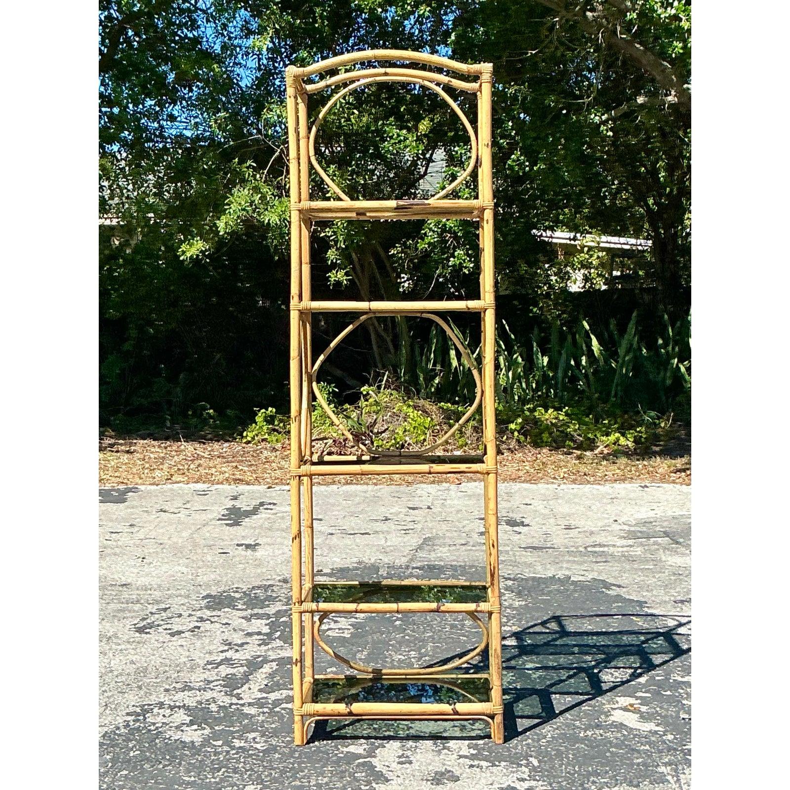 Vintage Coastal Bambus hohe Etagere, Vintage im Angebot 2