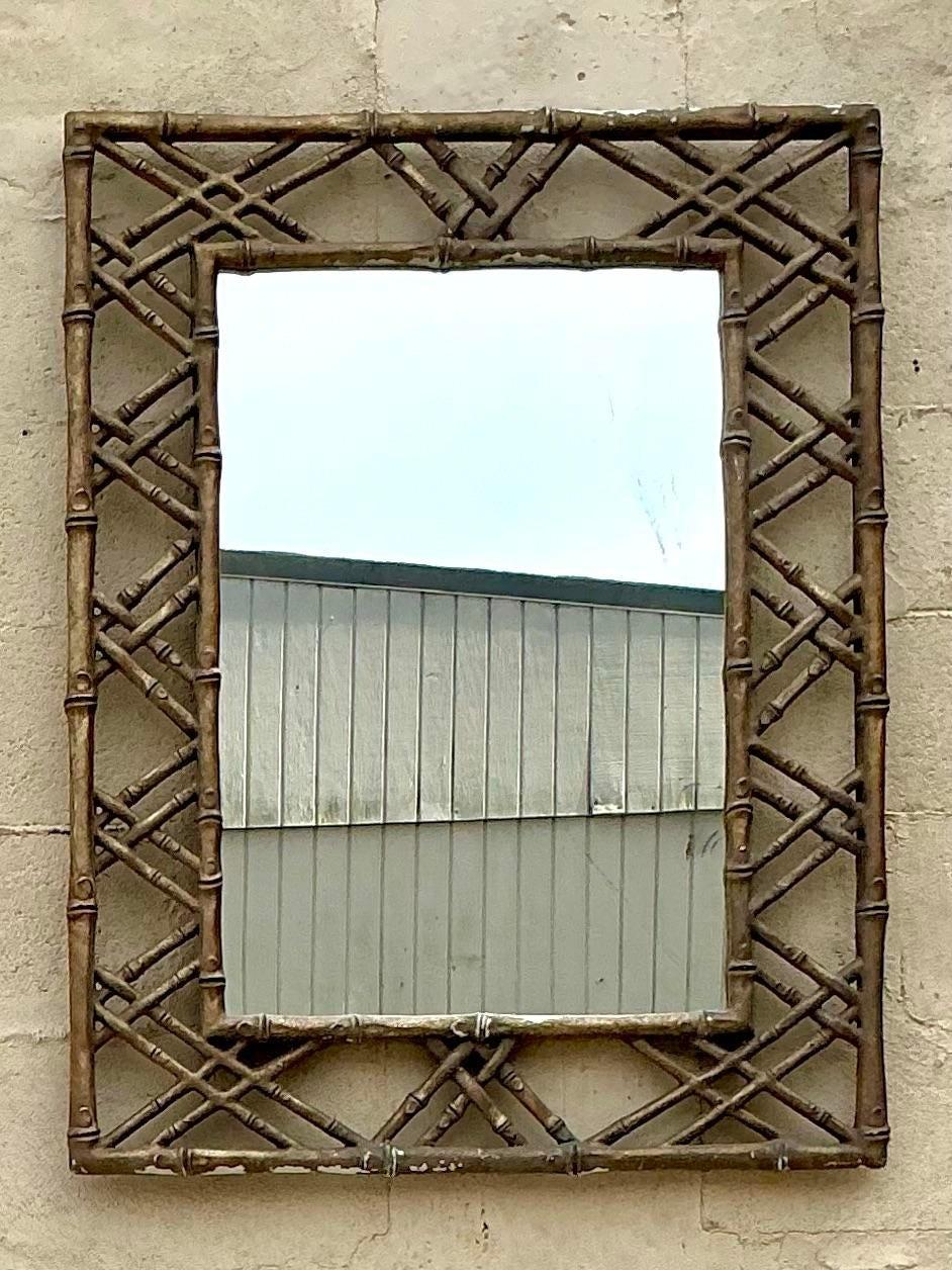 Aggiungi un tocco di fascino costiero al tuo spazio con il nostro specchio Vintage Coastal Bamboo Trellis in stile americano. Realizzato in bambù con intricati dettagli a traliccio, questo specchio fonde senza sforzo l'allure vintage con l'estetica