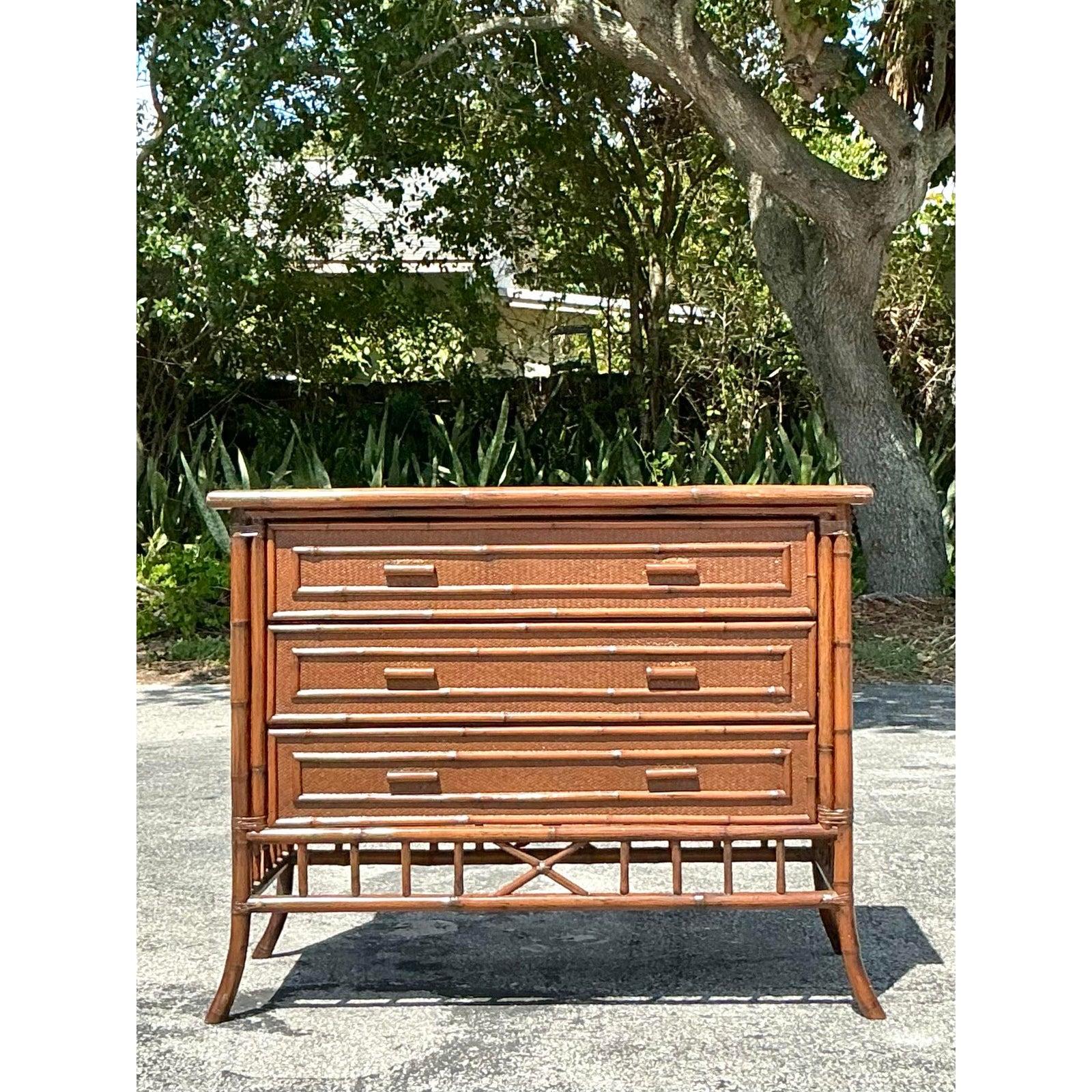 Vieille commode côtière bordée de bambou en vente 1