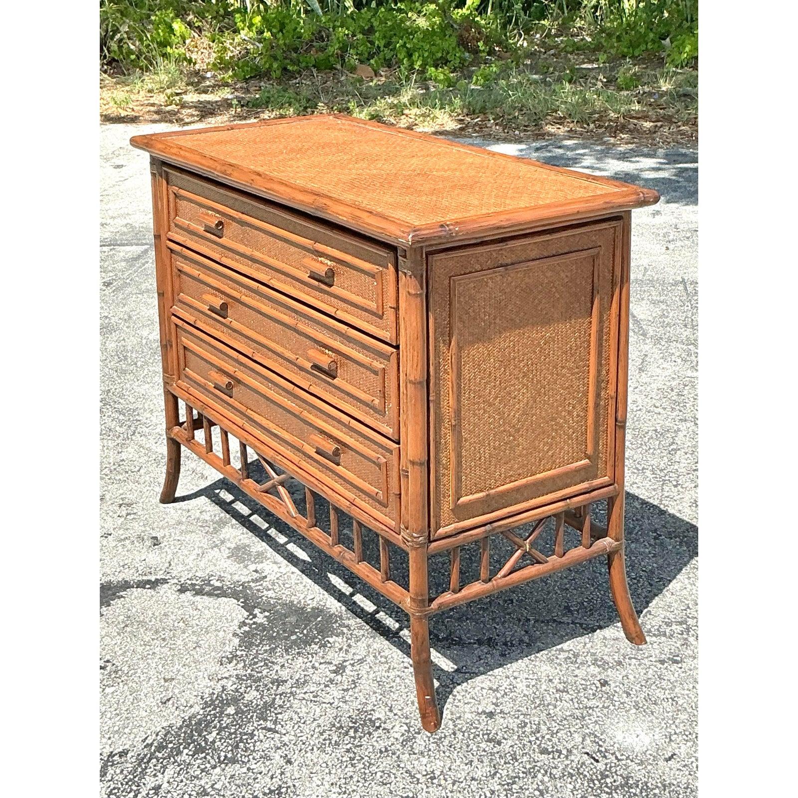 Vieille commode côtière bordée de bambou en vente 2