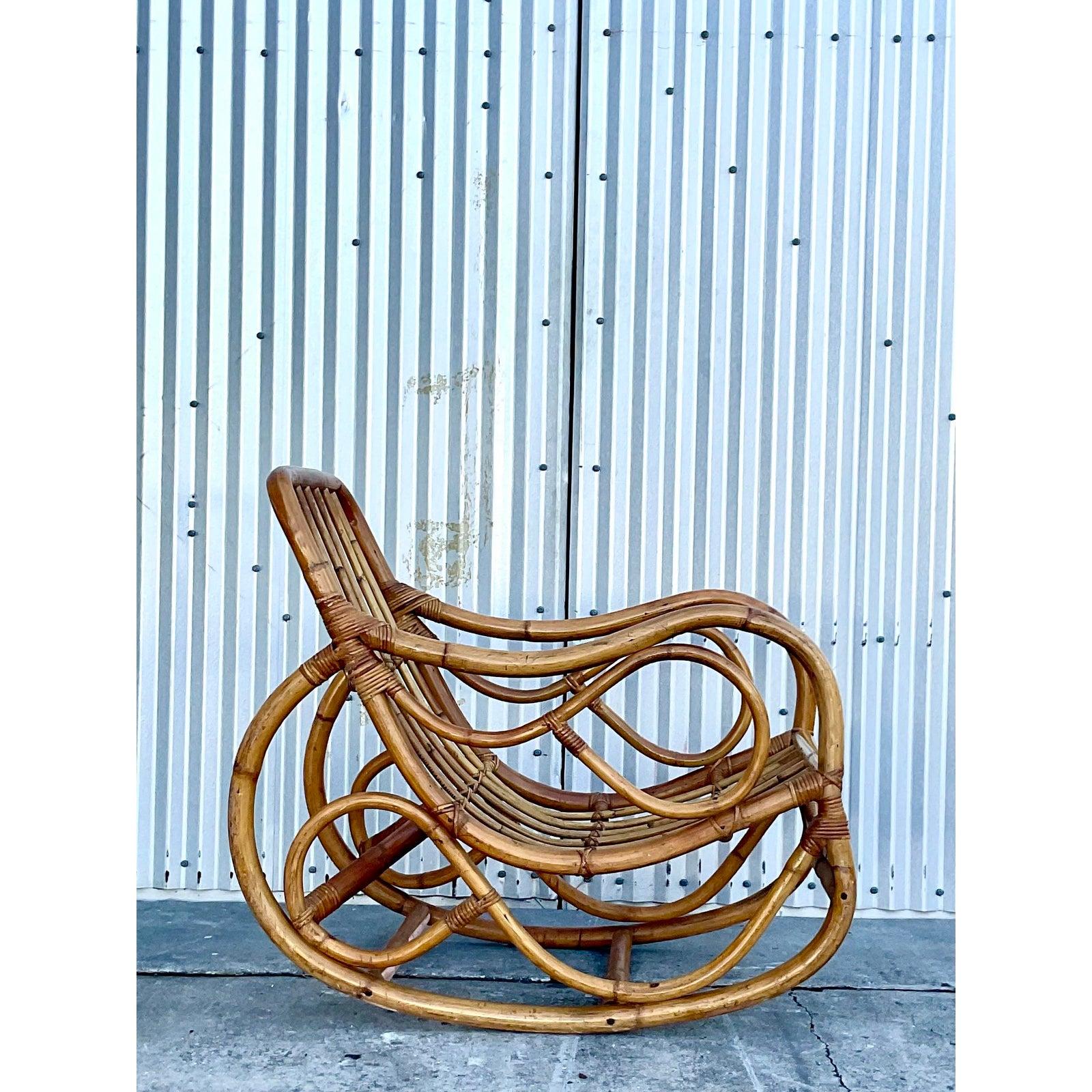 Rocking Chair aus gebogenem Bambus mit Coastal-Muster im Angebot 1