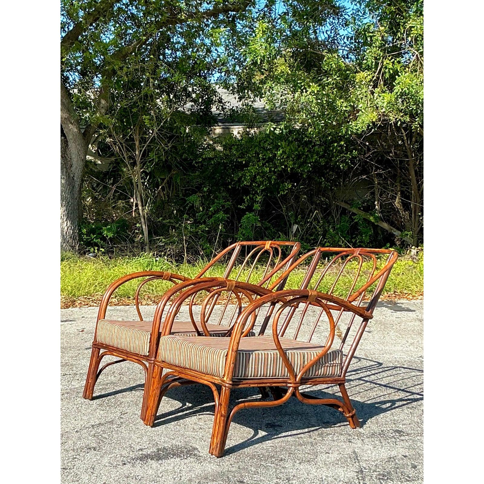 Sillas de salón de ratán Vintage Coastal Bent Loop - un par Filipino en venta