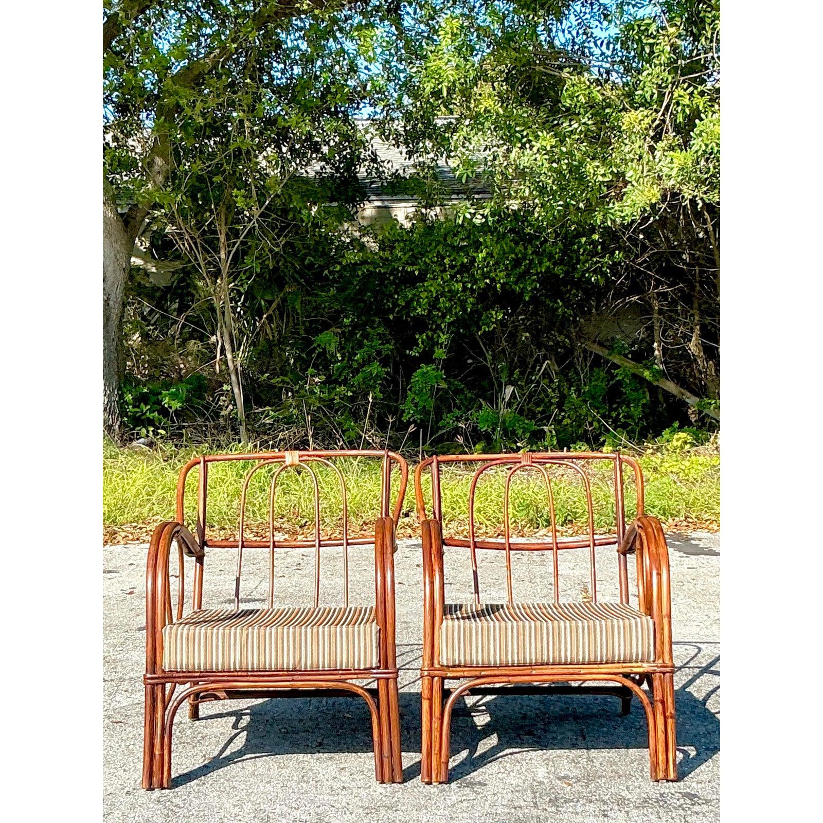 Sillas de salón de ratán Vintage Coastal Bent Loop - un par en Bueno estado para la venta en west palm beach, FL