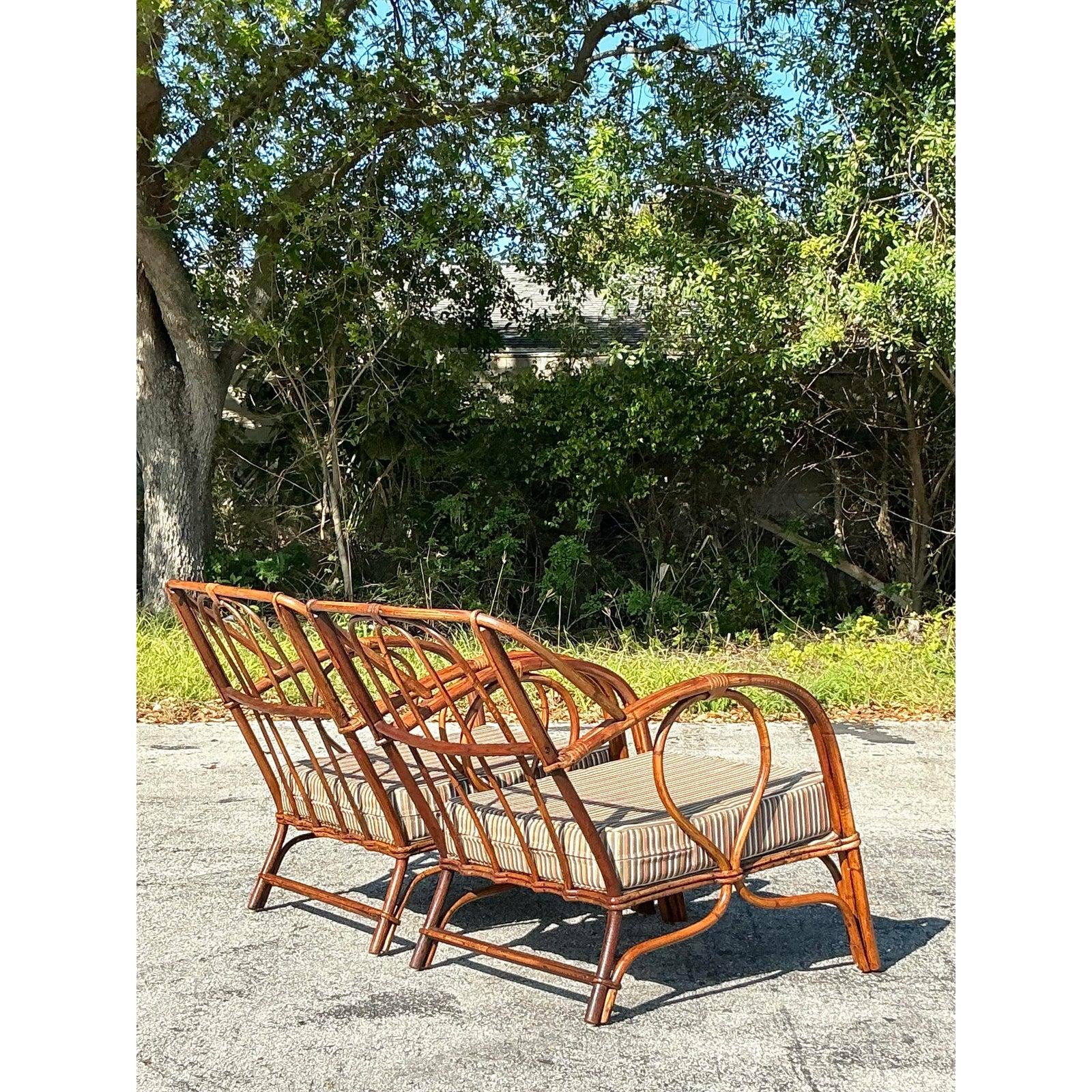 Sillas de salón de ratán Vintage Coastal Bent Loop - un par siglo XX en venta