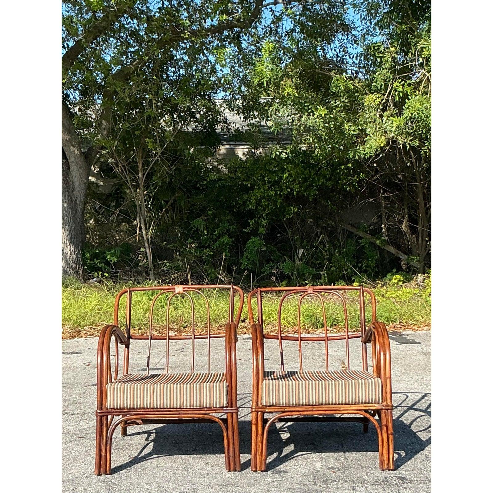 Sillas de salón de ratán Vintage Coastal Bent Loop - un par Tapicería en venta