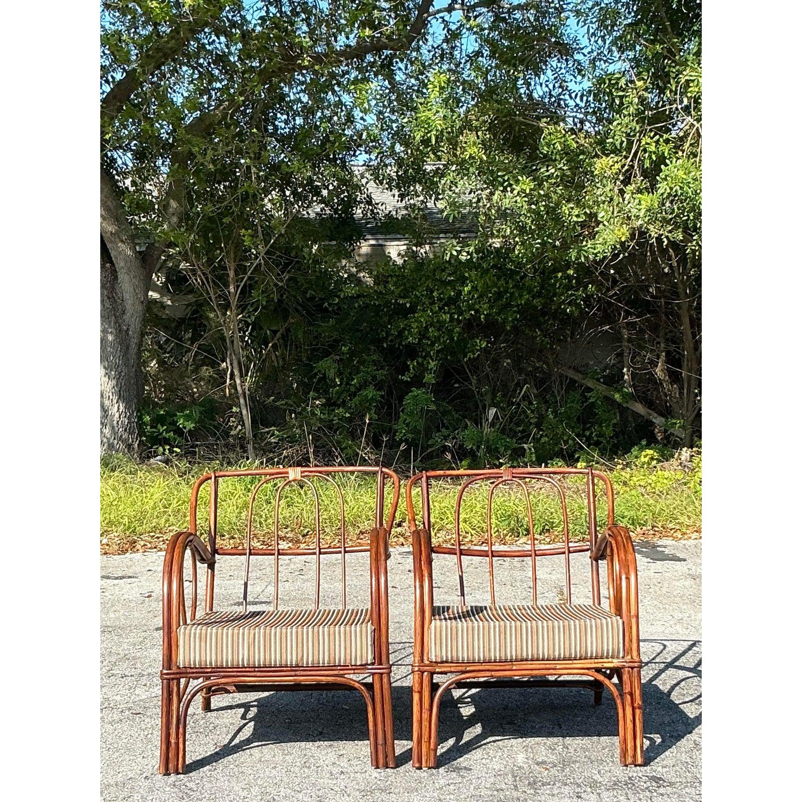 Sillas de salón de ratán Vintage Coastal Bent Loop - un par en venta 2