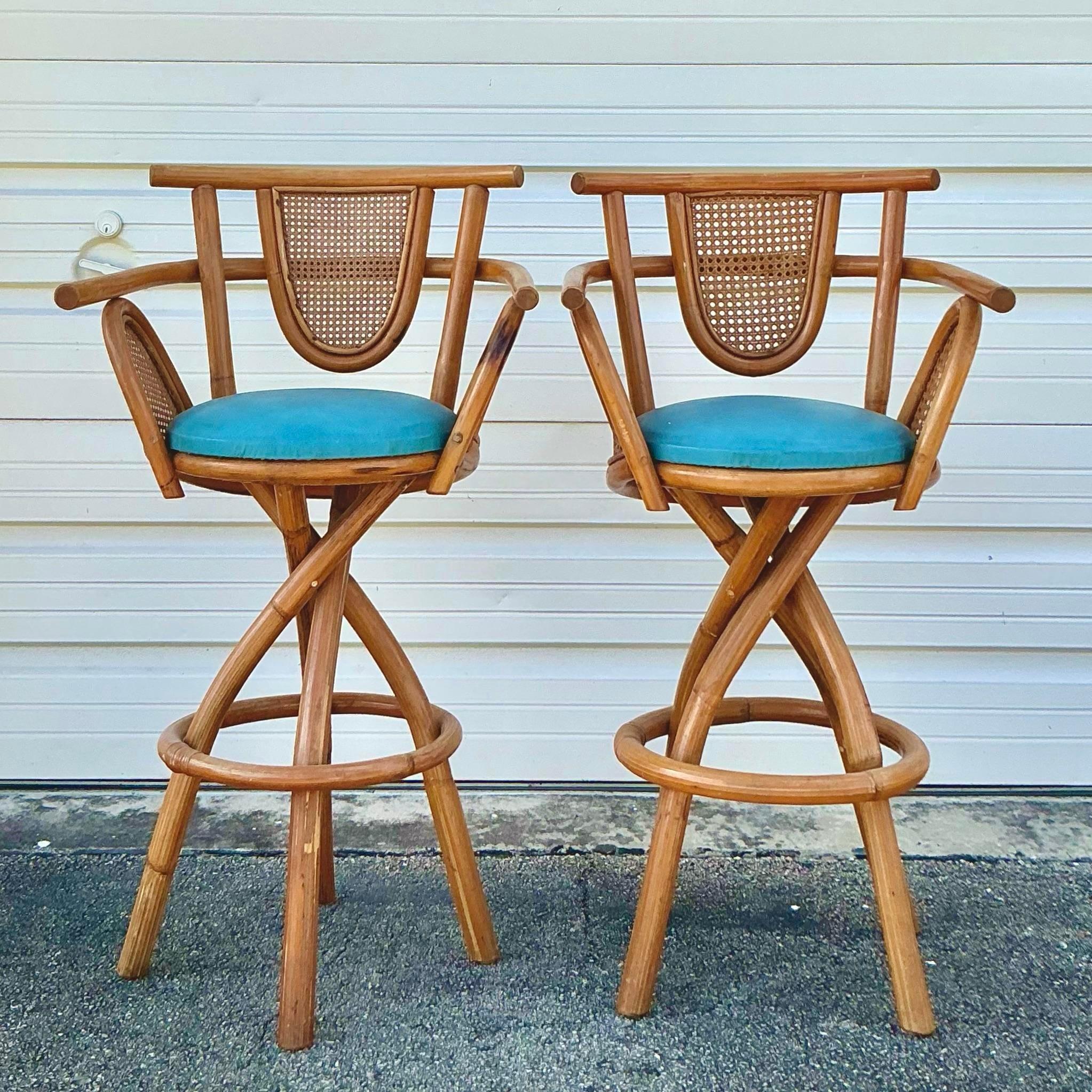 Mid-Century moderno Sgabelli da bar in rattan piegato Vintage By - Set di 2 in vendita