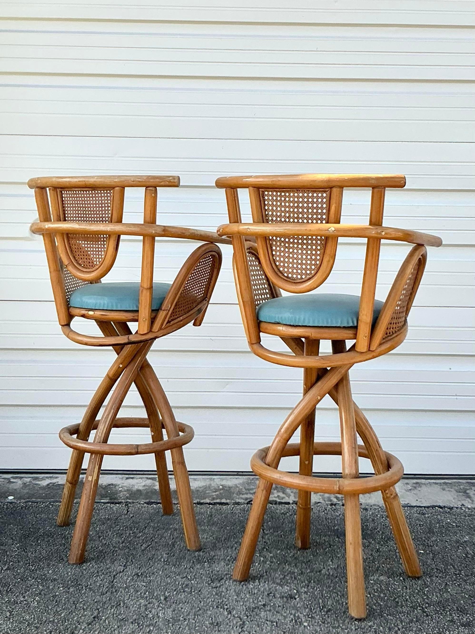 Sgabelli da bar in rattan piegato Vintage By - Set di 2 In condizioni buone in vendita a west palm beach, FL