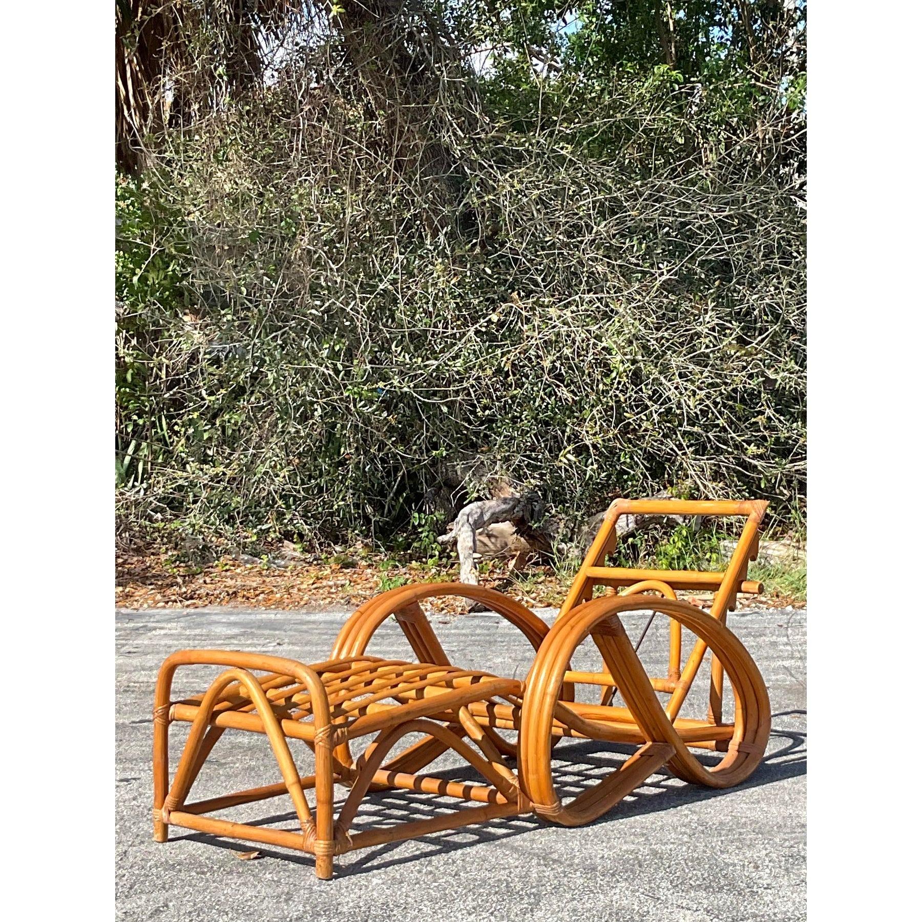 Chaise longue vintage en rotin courbé de style côtier en vente 4