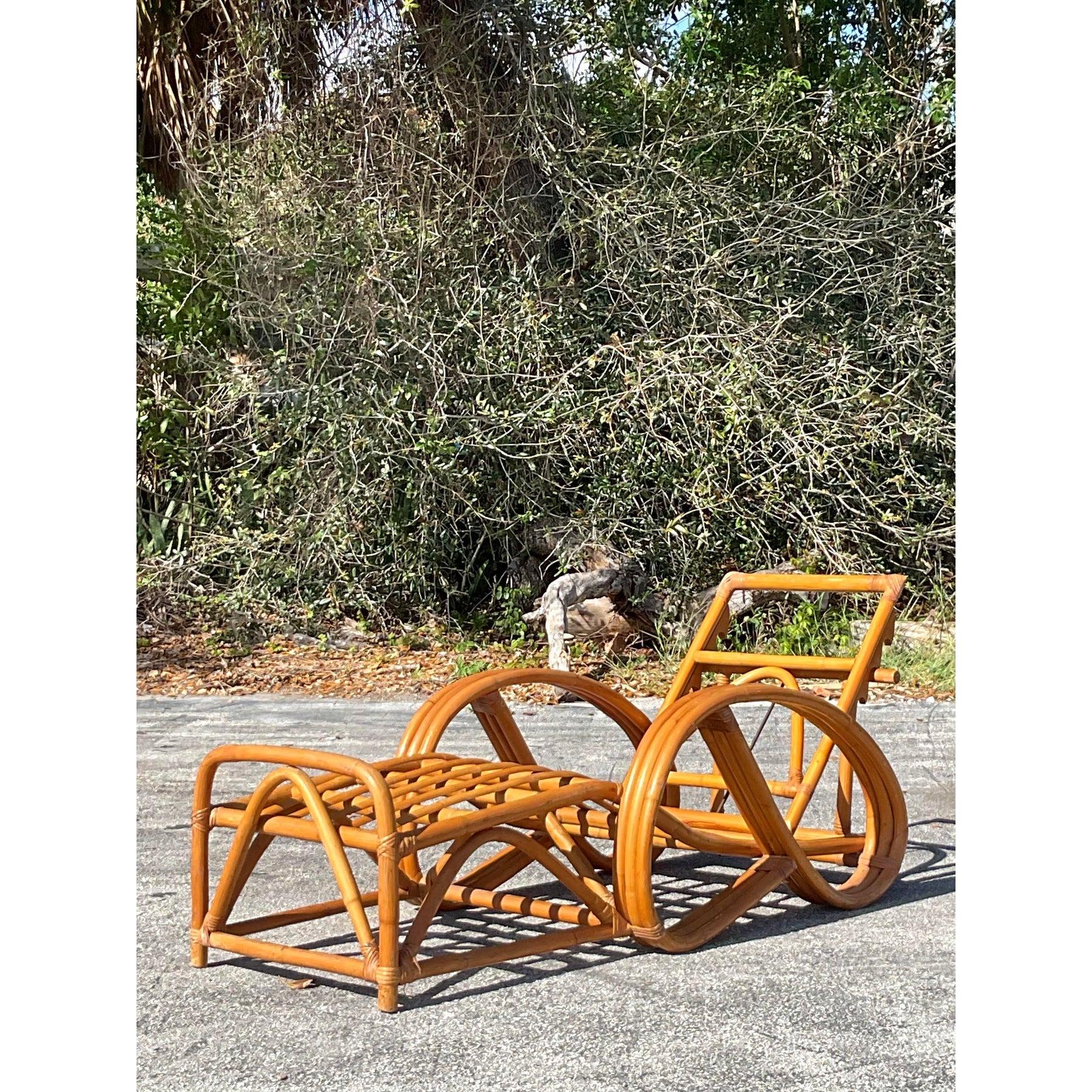 Chaise longue vintage en rotin courbé de style côtier en vente 5