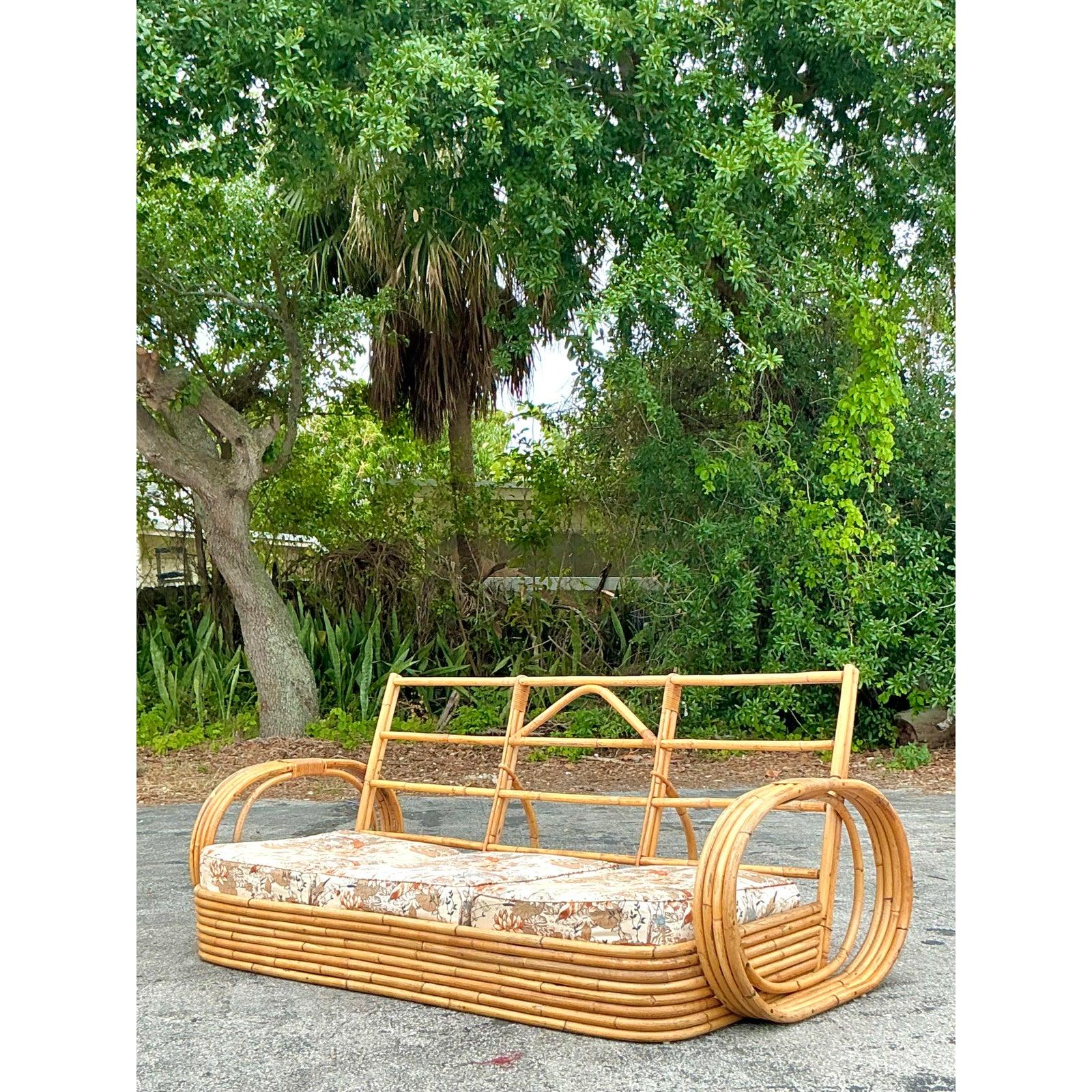 Mid-Century Modern Canapé circulaire vintage en rotin courbé de style côtier en vente