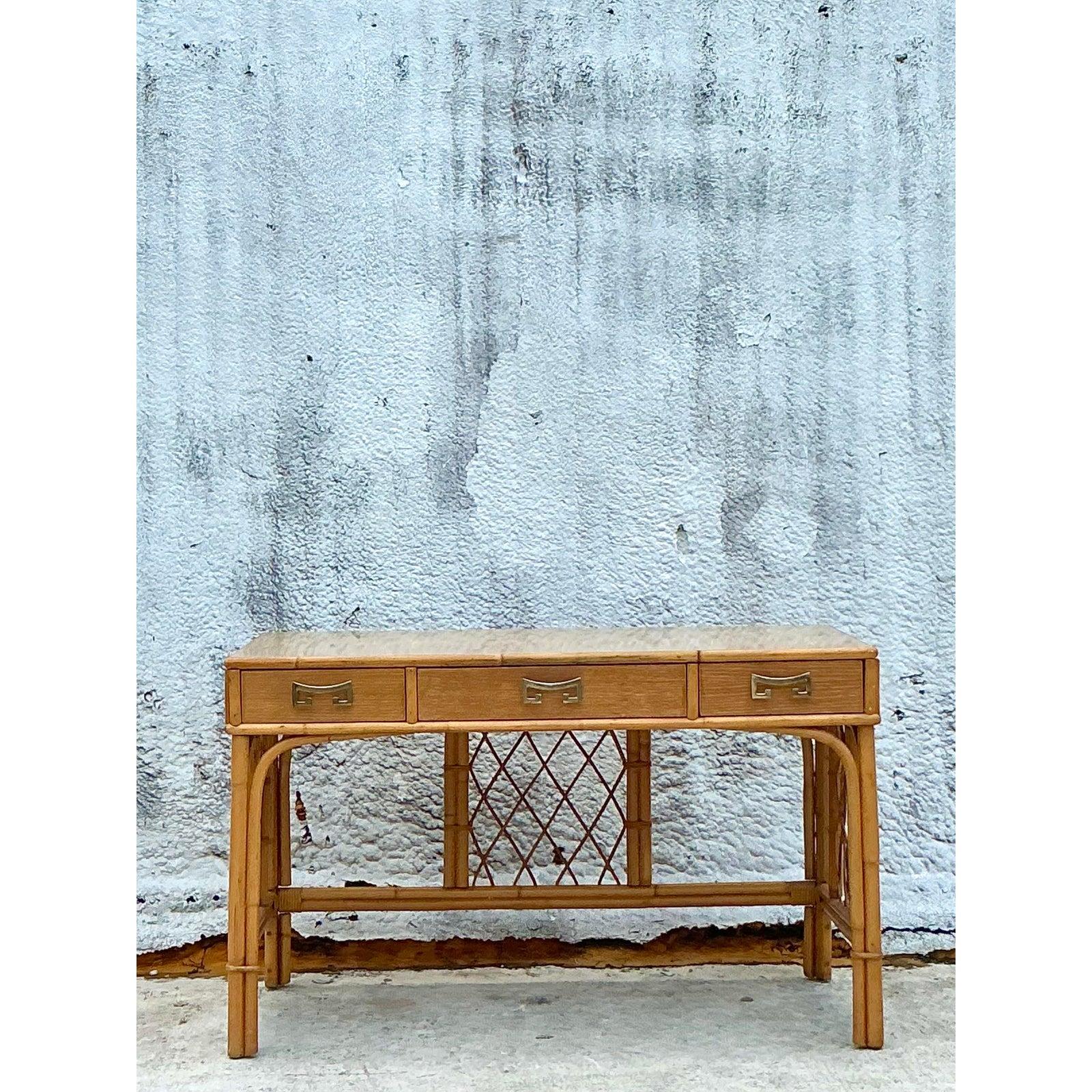 Gebogener Rattan-Schreibtisch im Küstenstil (Philippinisch) im Angebot