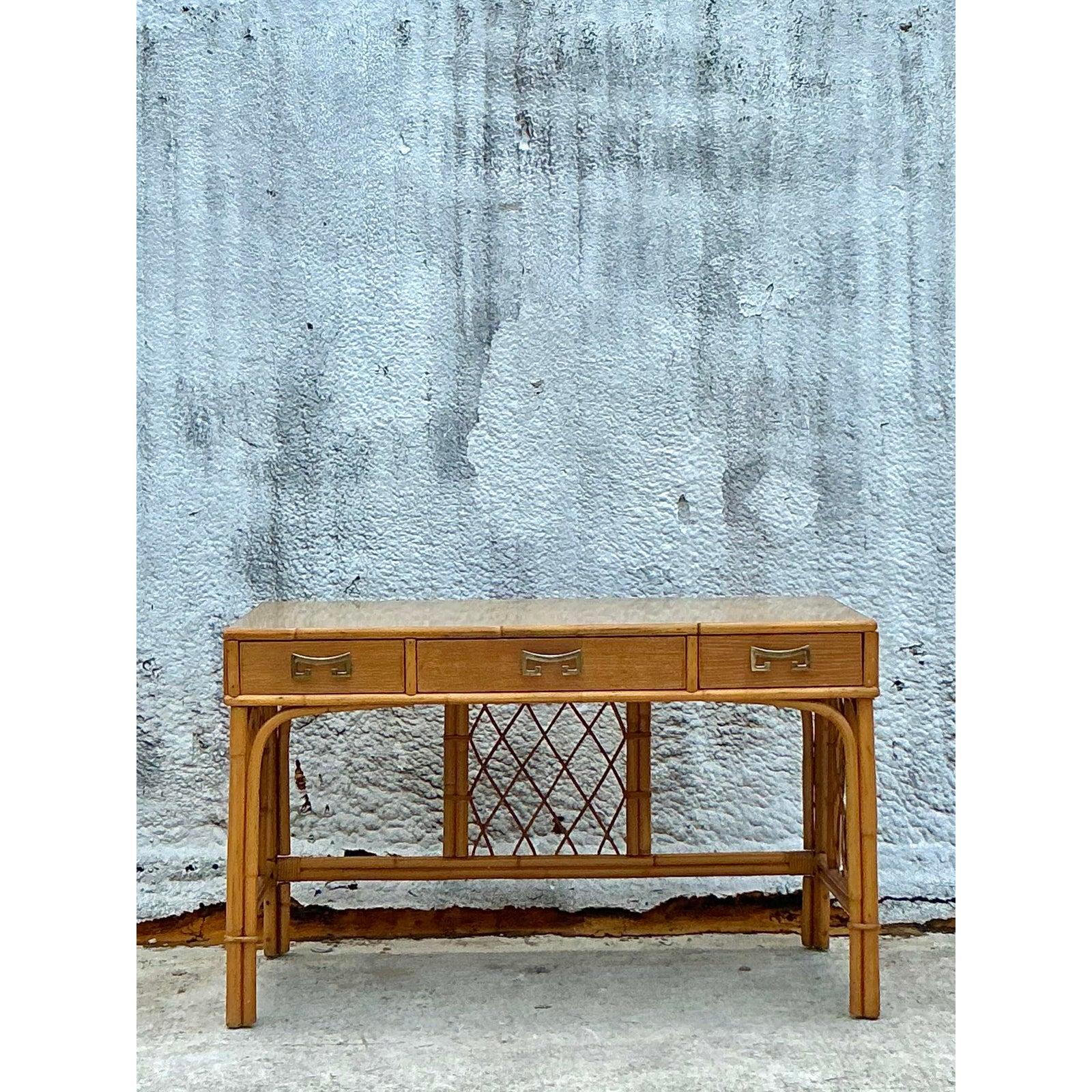 Gebogener Rattan-Schreibtisch im Küstenstil (20. Jahrhundert) im Angebot