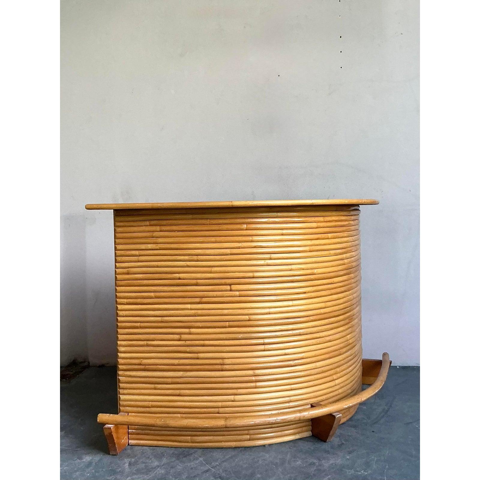 Vintage Coastal Bent Rattan Dry Bar With Three Coordinating Stools - Set of 4 In Good Condition For Sale In West Palm Beach, FL