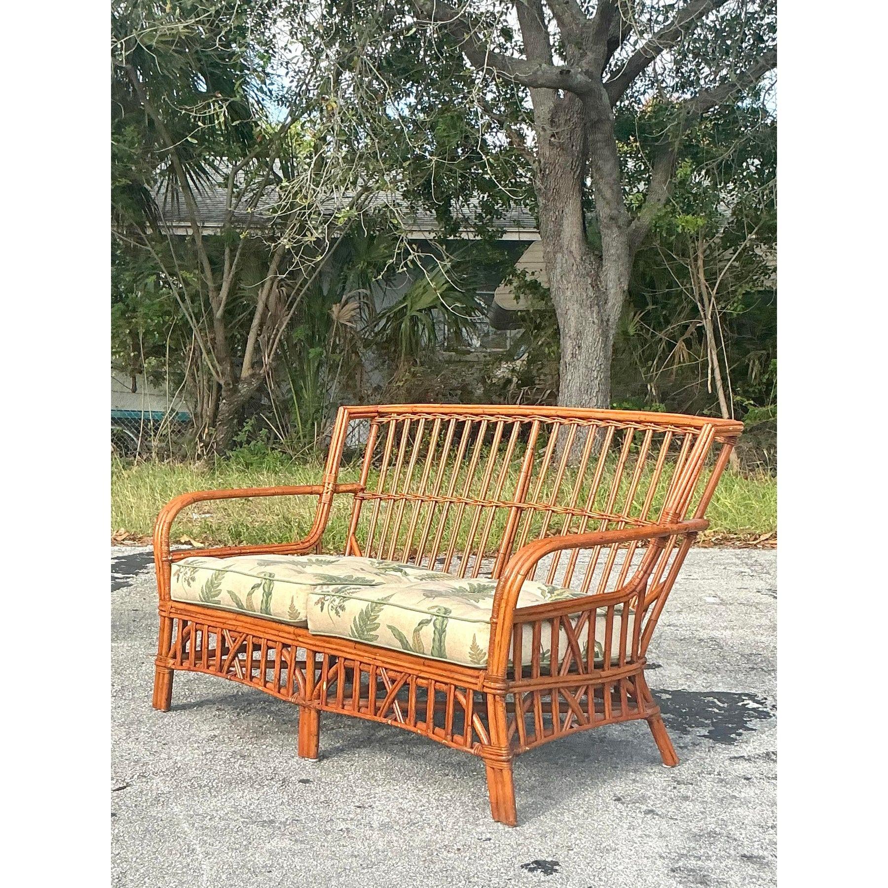 Loveseat Vintage Coastal Bent Rattan Fern Filipino en venta