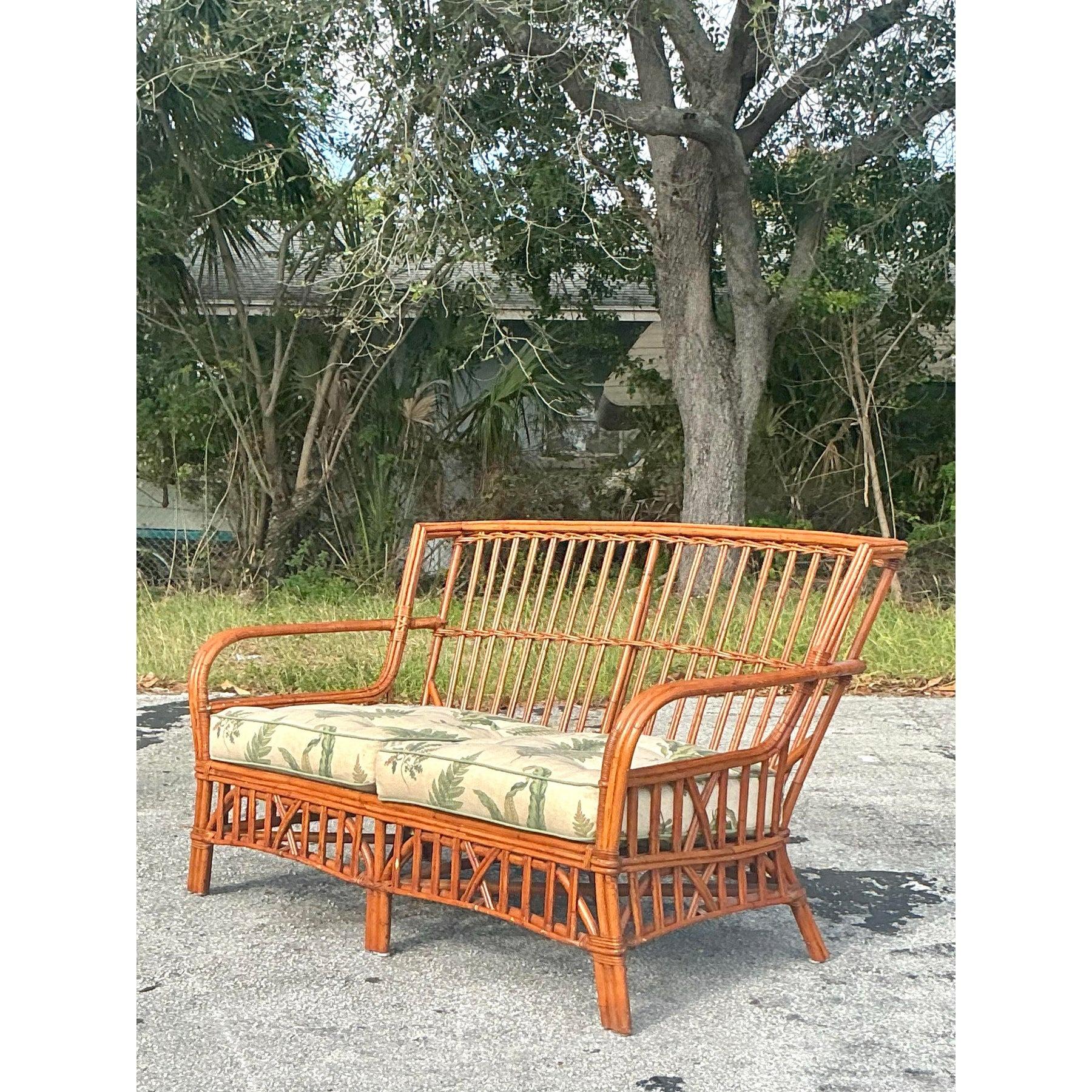 Loveseat Vintage Coastal Bent Rattan Fern siglo XX en venta