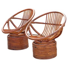 Pareja de sillones giratorios de ratán curvado costeros vintage