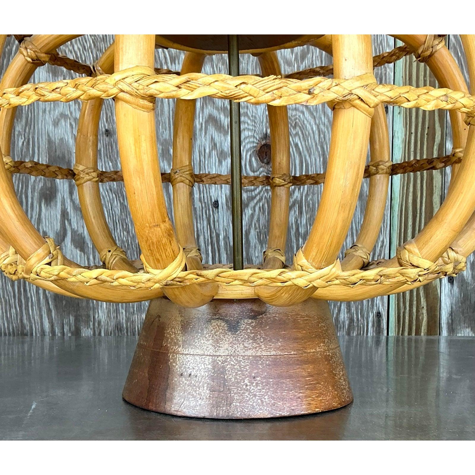 Organique Lampe vintage en rotin courbé en vente