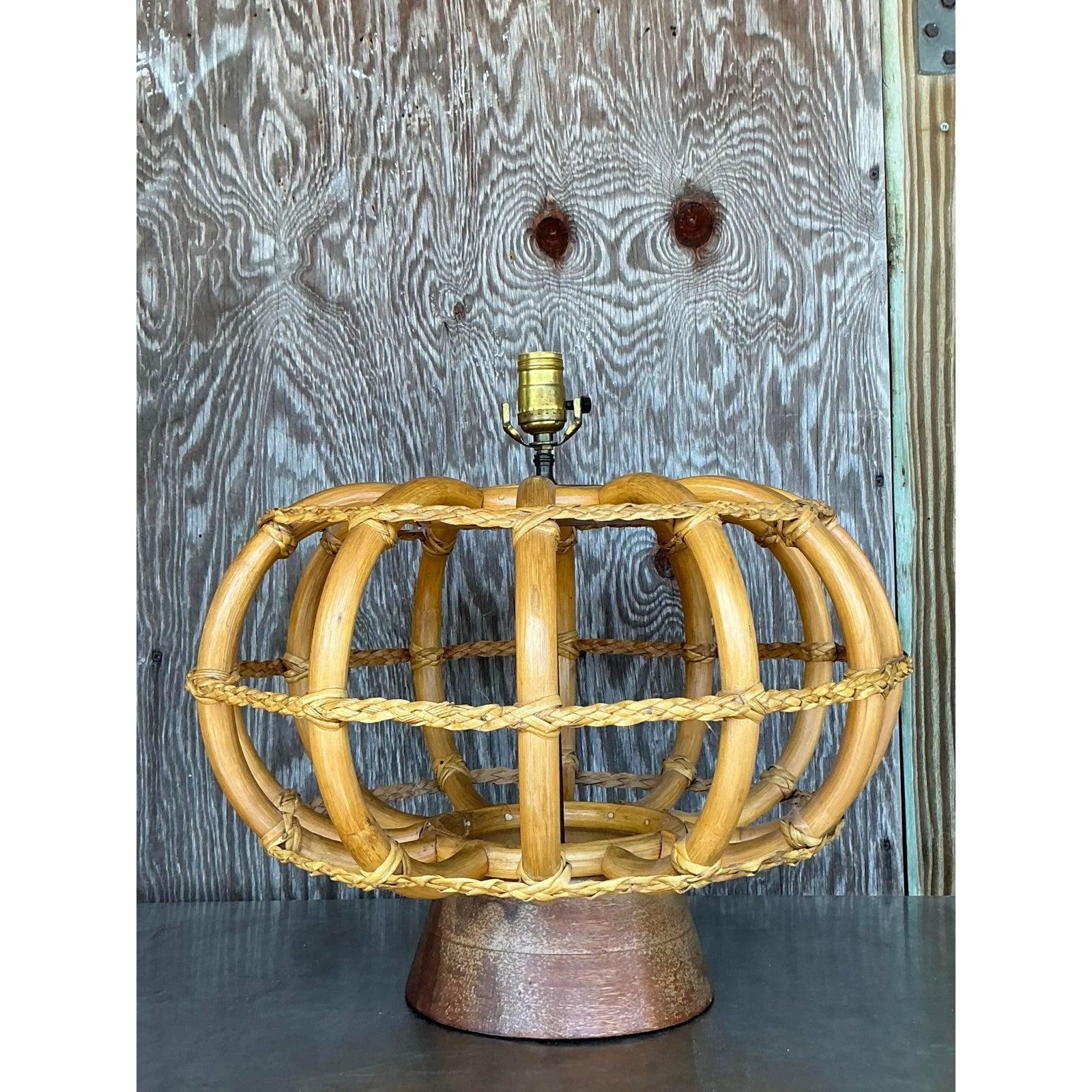 Philippin Lampe vintage en rotin courbé en vente