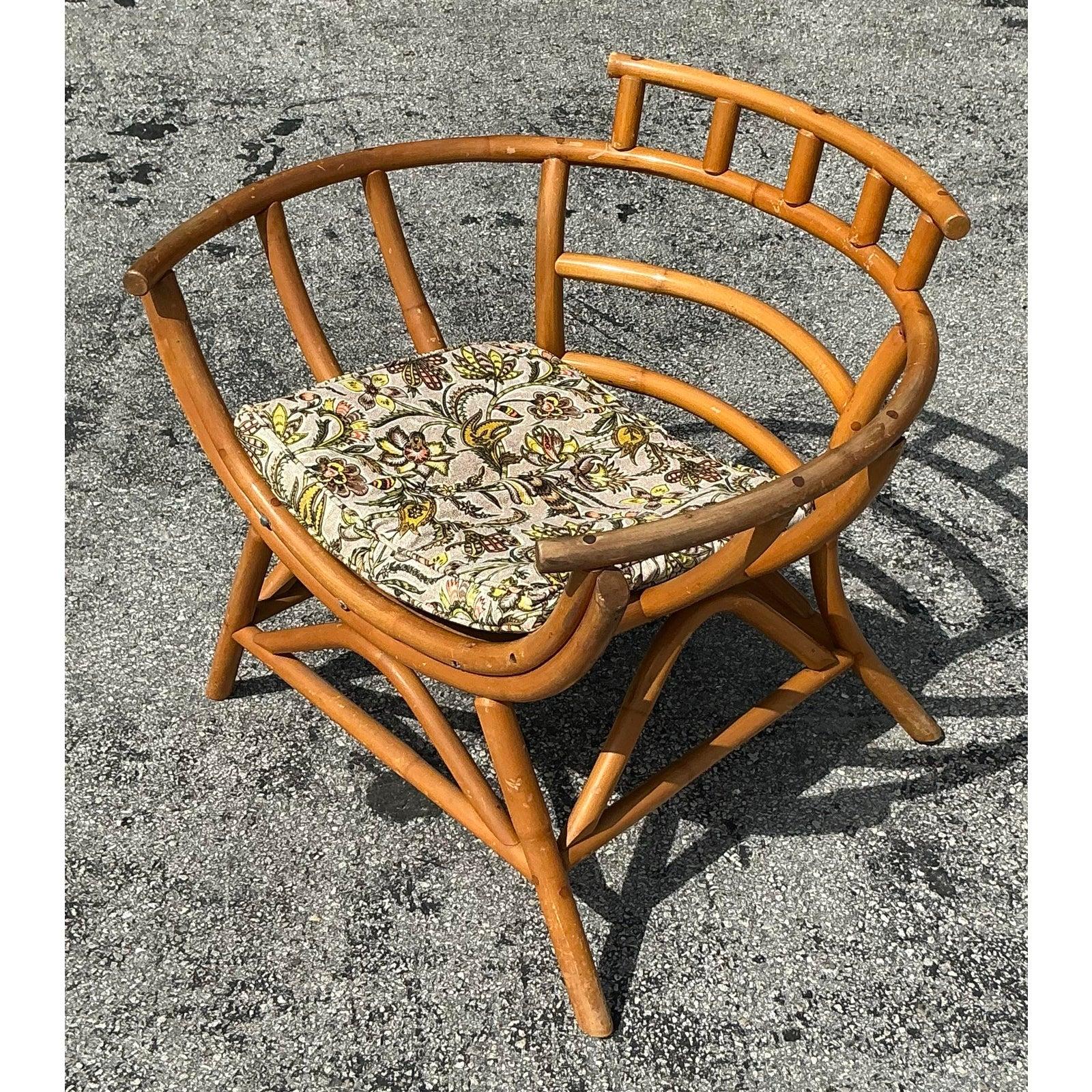 Chaise longue vintage en rotin courbé côtier Bon état - En vente à West Palm Beach, FL