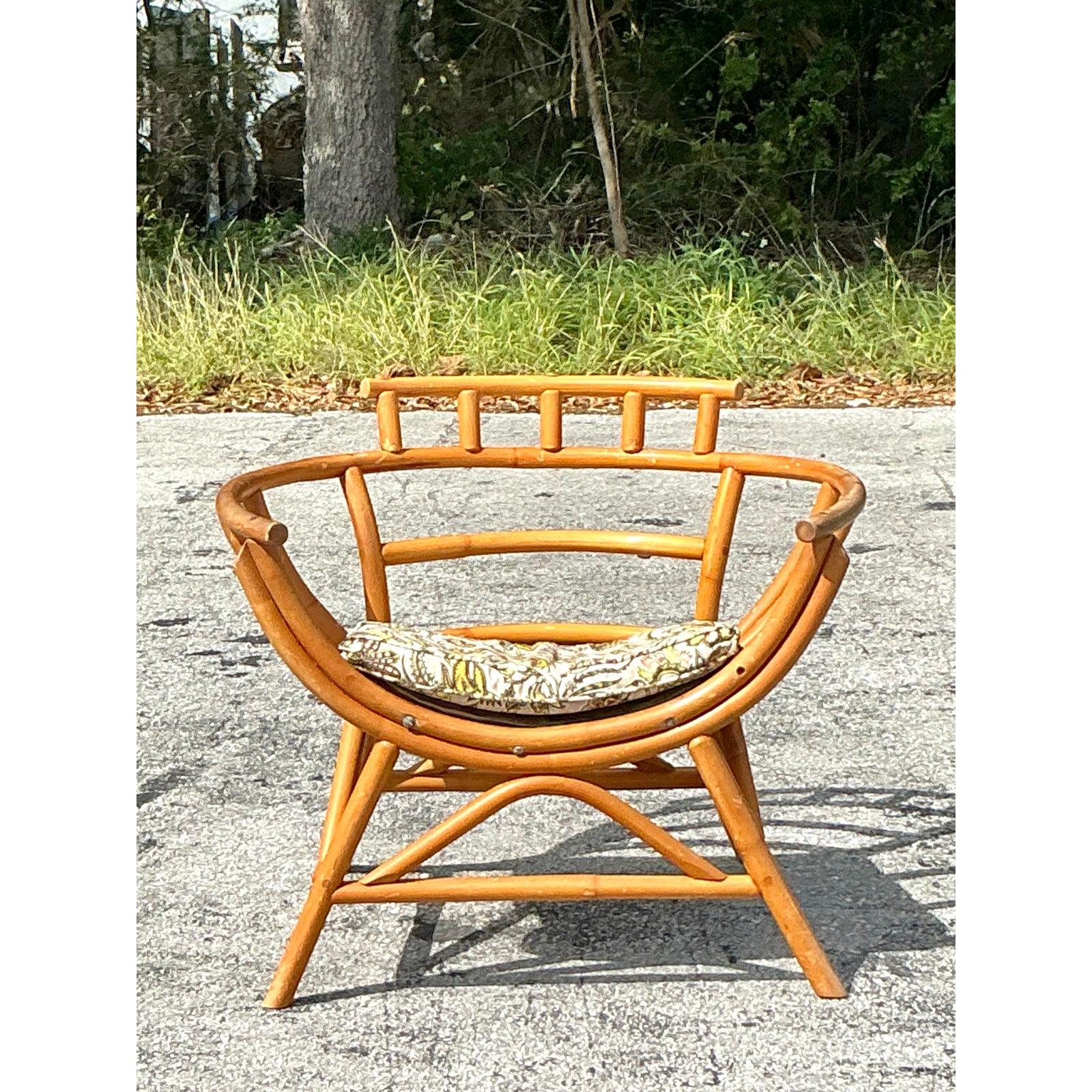 20ième siècle Chaise longue vintage en rotin courbé côtier en vente