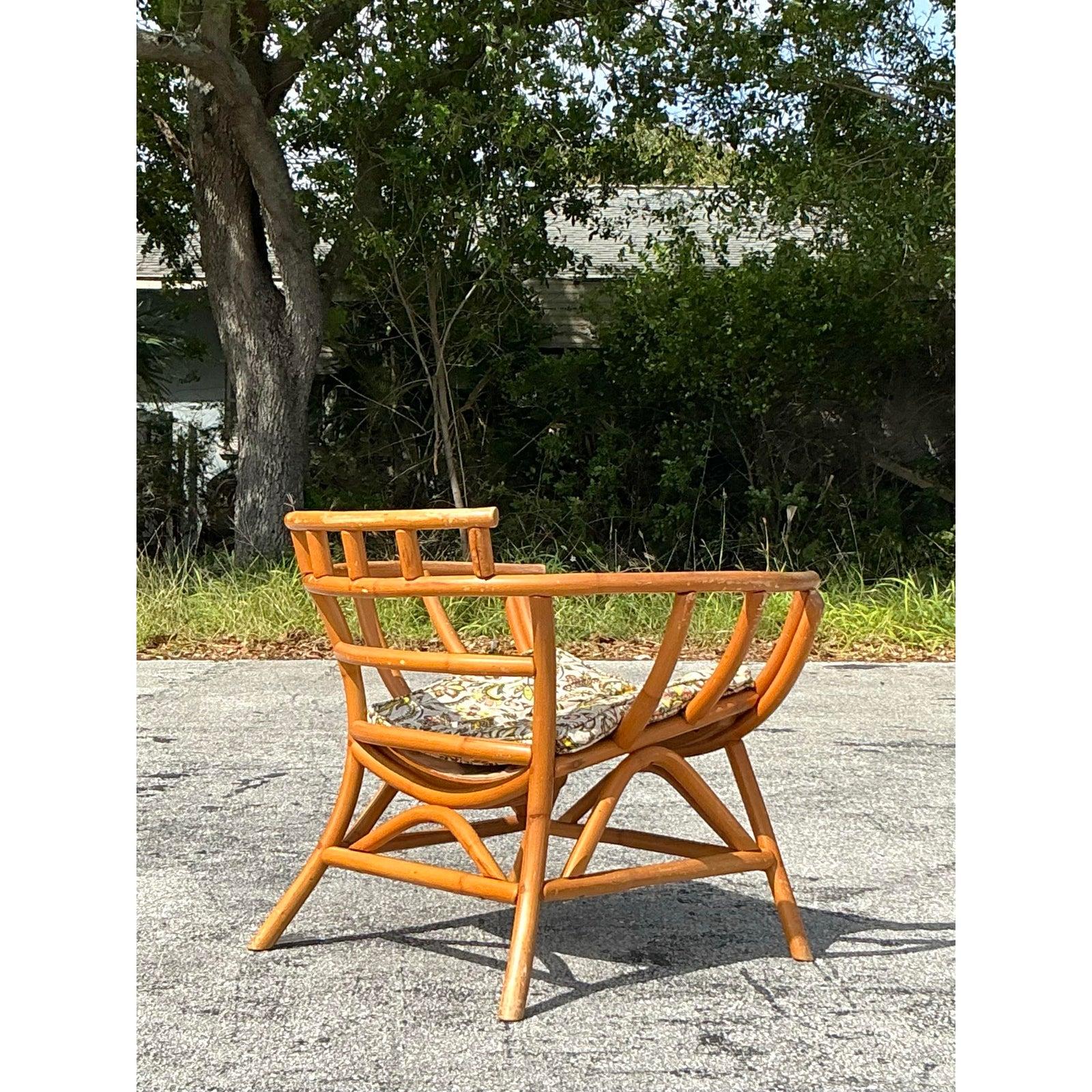 Tissu Chaise longue vintage en rotin courbé côtier en vente