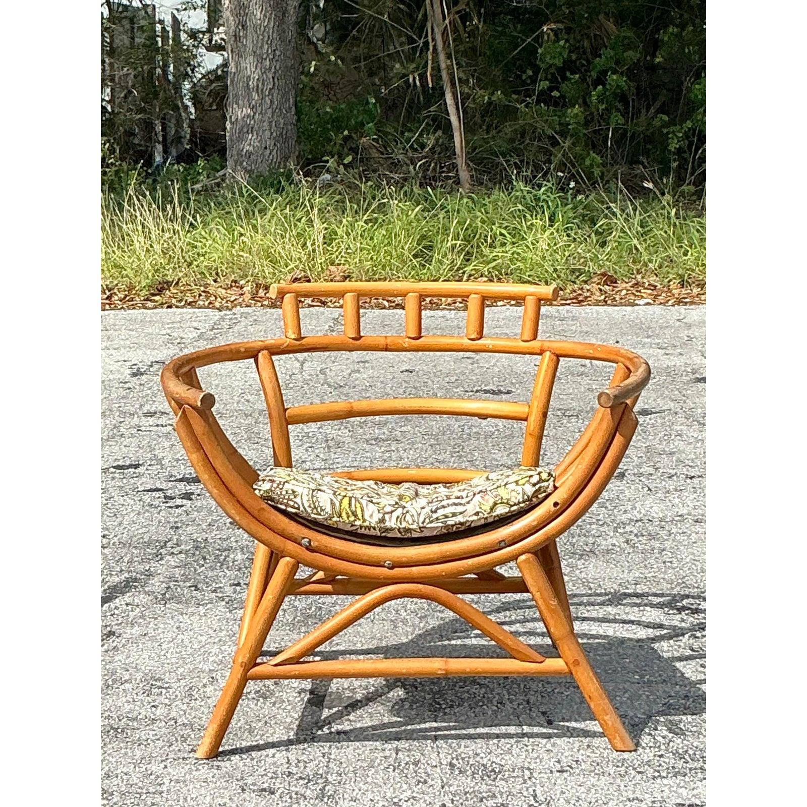 Chaise longue vintage en rotin courbé côtier en vente 2
