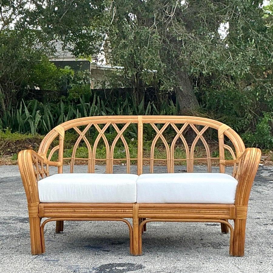 Gebogener Rattan-Liegesessel im Küstenstil im Zustand „Gut“ im Angebot in west palm beach, FL