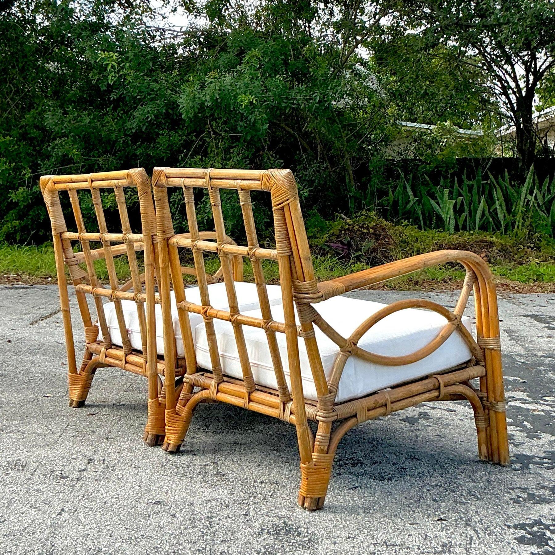 Loveseat Vintage Coastal de ratán curvado en Bueno estado para la venta en west palm beach, FL