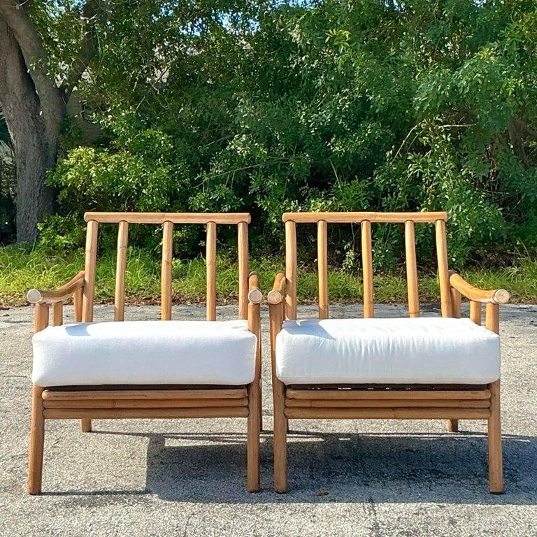 Vintage Coastal Bent Rattan Pagoda Lounge Chairs - a Pair (20. Jahrhundert) im Angebot