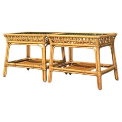 Vintage Coastal Bent Rattan Beistelltische - Ein Paar