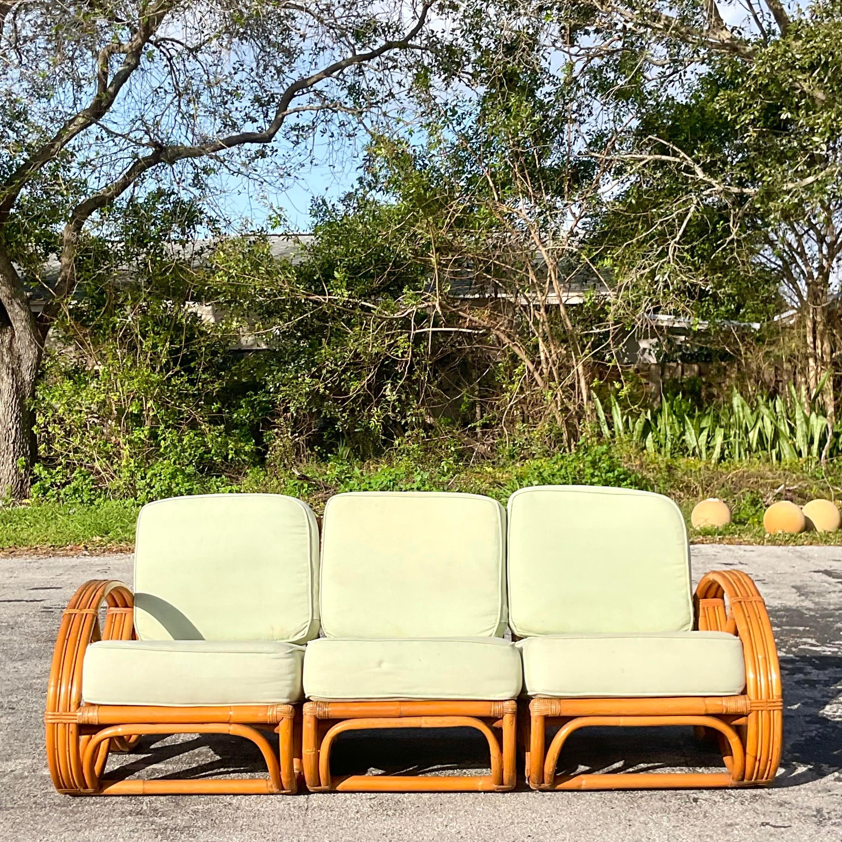 Coastal gebogenes Rattan-Sofa im Vintage-Stil nach Paul Frankl (Polster) im Angebot