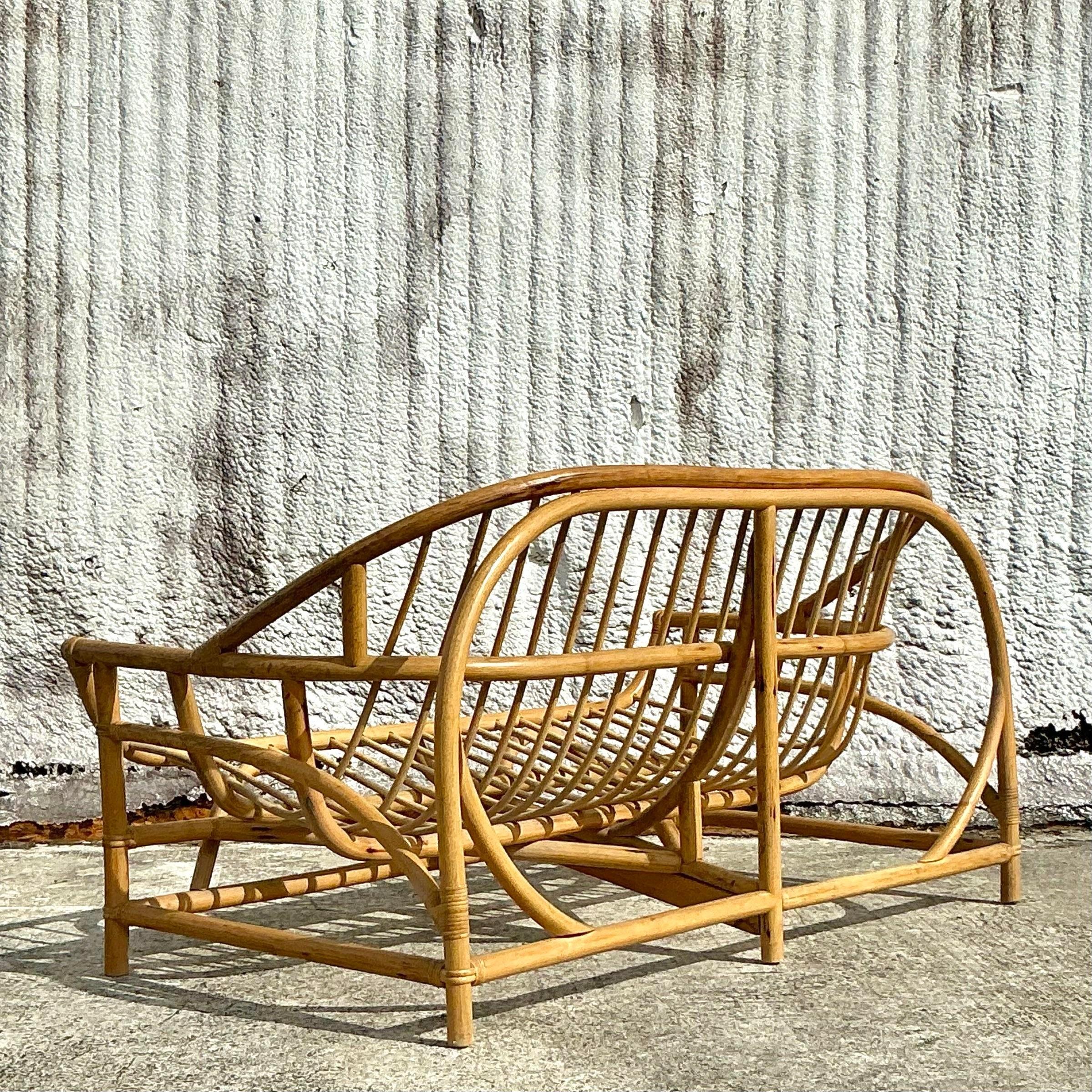 Vintage Coastal Bent Rattan Sofa und Stuhl - 2er Set im Angebot 4